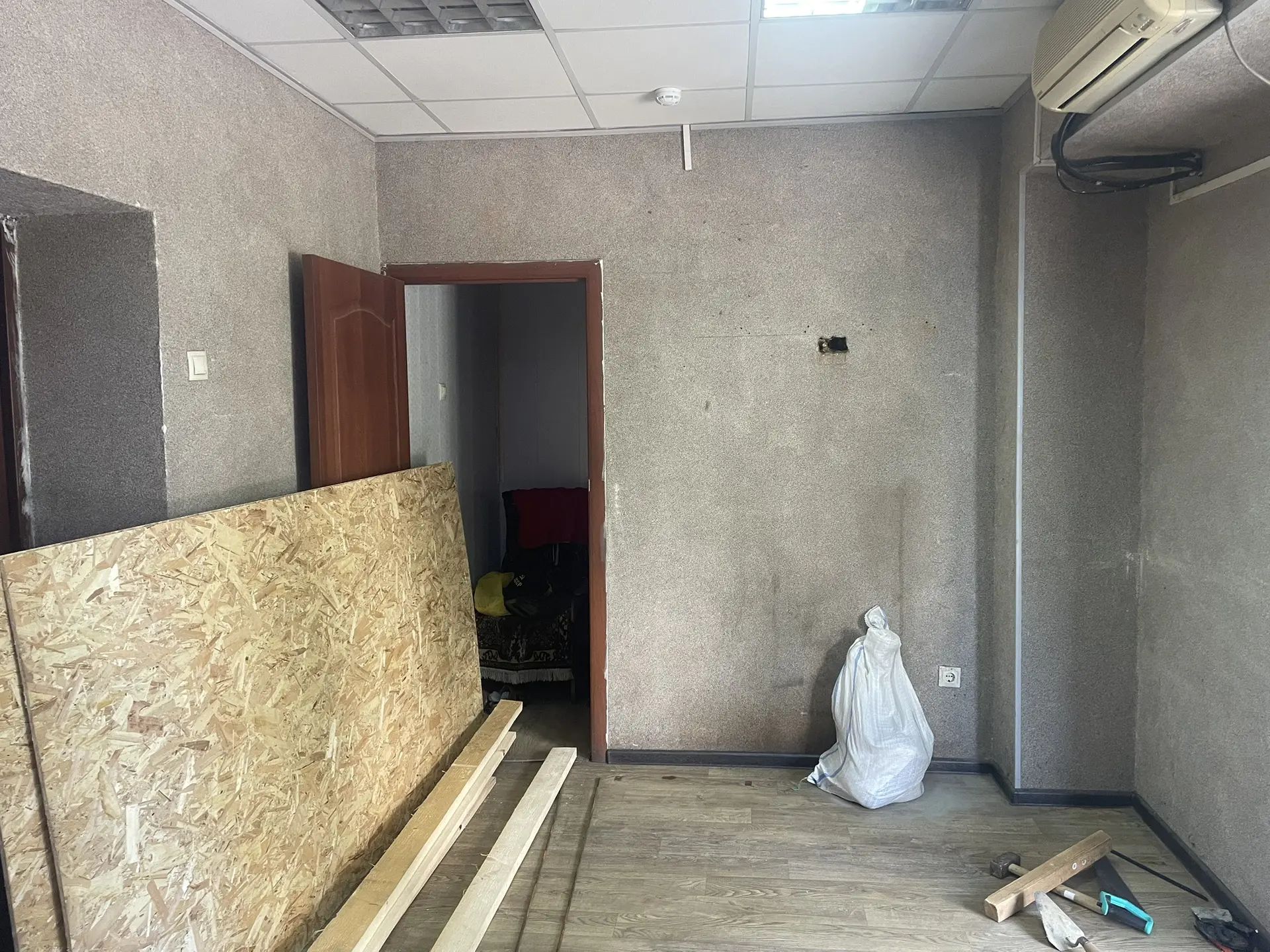 Нежилое помещение № 11, расположенное на 1-м этаже в нежилом здании по адресу: Московская область, г. Воскресенск, ул. Зелинского, д. 3, 1-й этаж, кадастровый номер помещения 50:29:0060210:2125