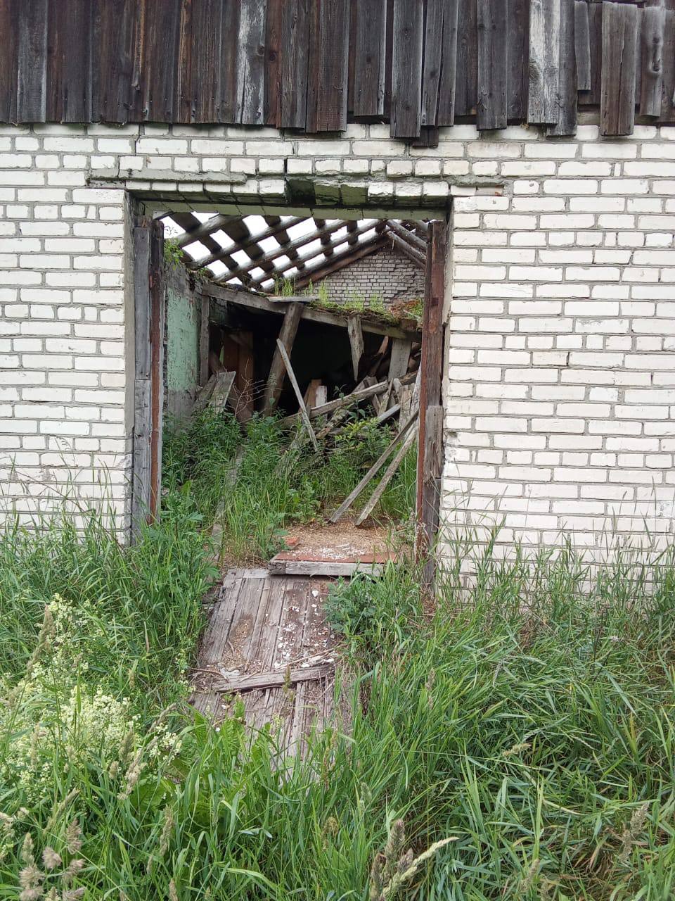 Здание фермы на земельном участке
