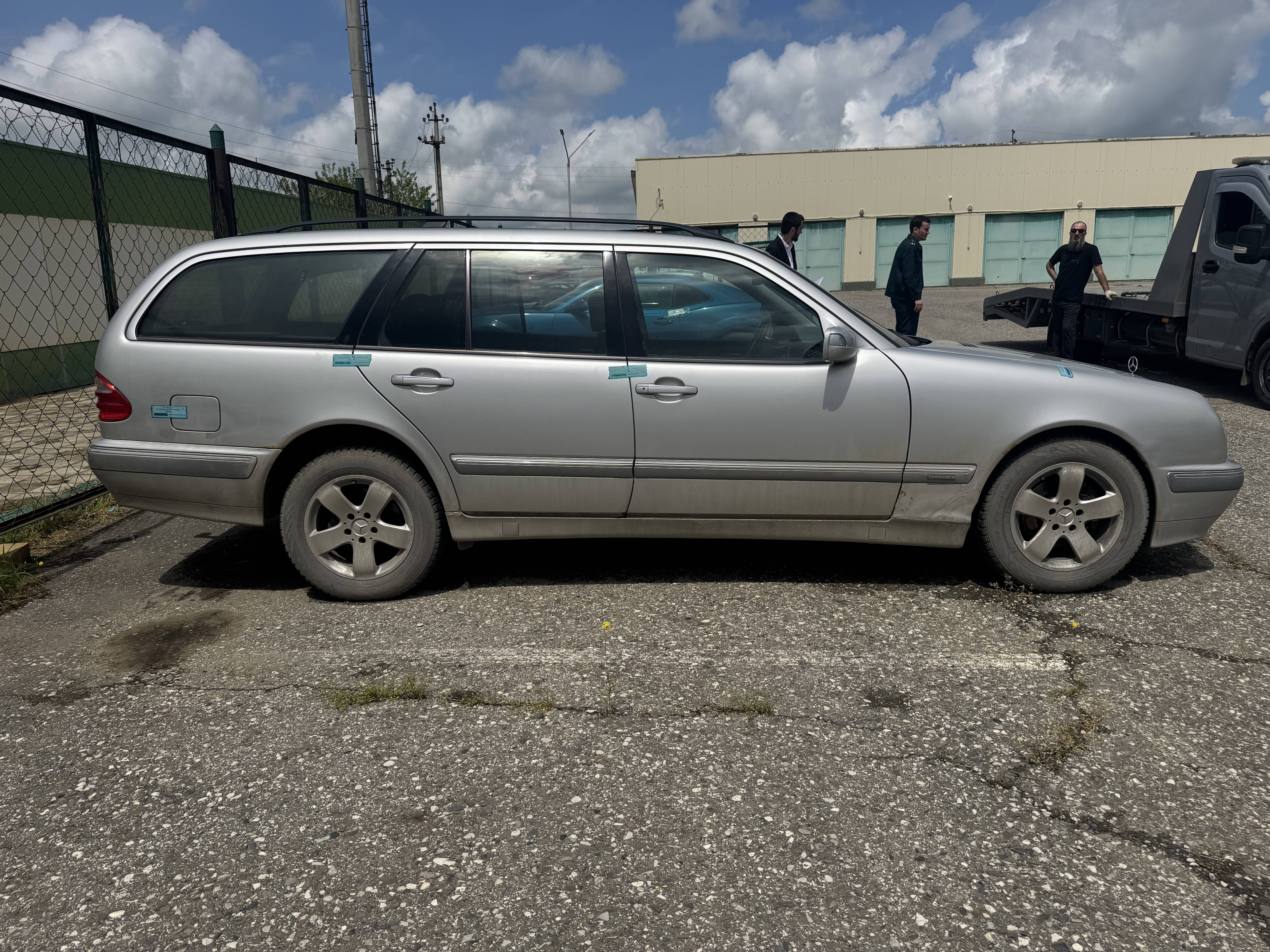 Транспортное средство марки MERCEDES-BENZ модель E-200, (VIN) – WDB2102481B290187, регистрационный знак отсутствует, 2001 г.выпуска. Транспортное средство находится в нерабочем техническом состоянии. Ключ зажигания отсутствует