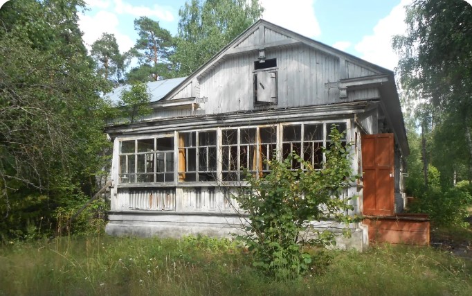 Нежилое здание (объект культурного наследия), площадью 184,9 кв.м., кадастровый номер 21:06:220302:198, кадастровая стоимость - 347 961,46 (Триста сорок семь тысяч девятьсот шестьдесят один) рубль 46 копеек, расположенное по адресу: Чувашская Республика-Чувашия, Алатырский р-н, сельское поселение Чуварлейское, с. Чуварлеи, ул. Николаева, д. 142