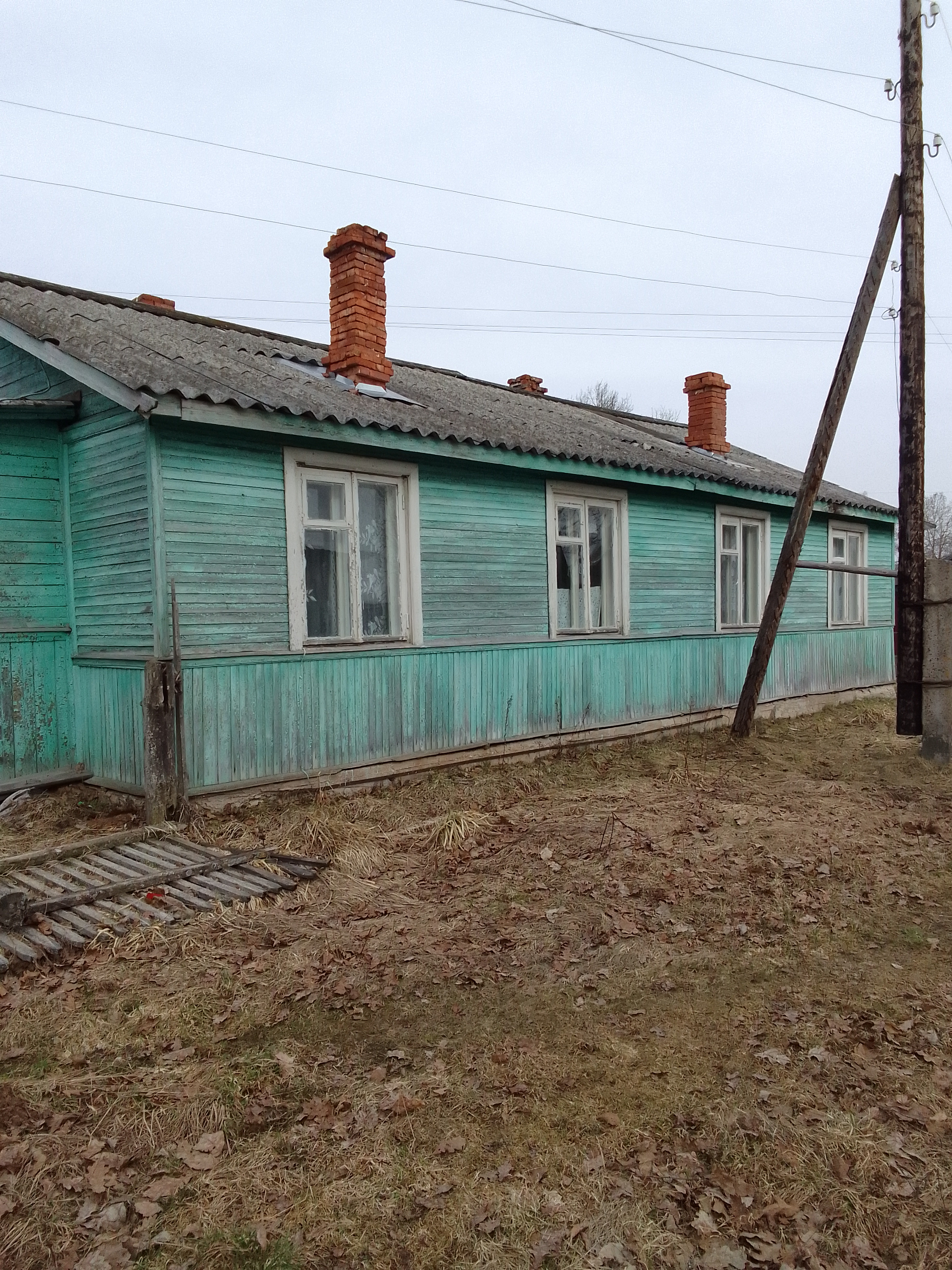 Нежилое административное здание общей площадью 80,7 кв.м. с кадастровым номером 53:01:0084701:323 с земельным участком с кадастровым номером 53:01:0084701:52, общей площадью 960 кв.м
