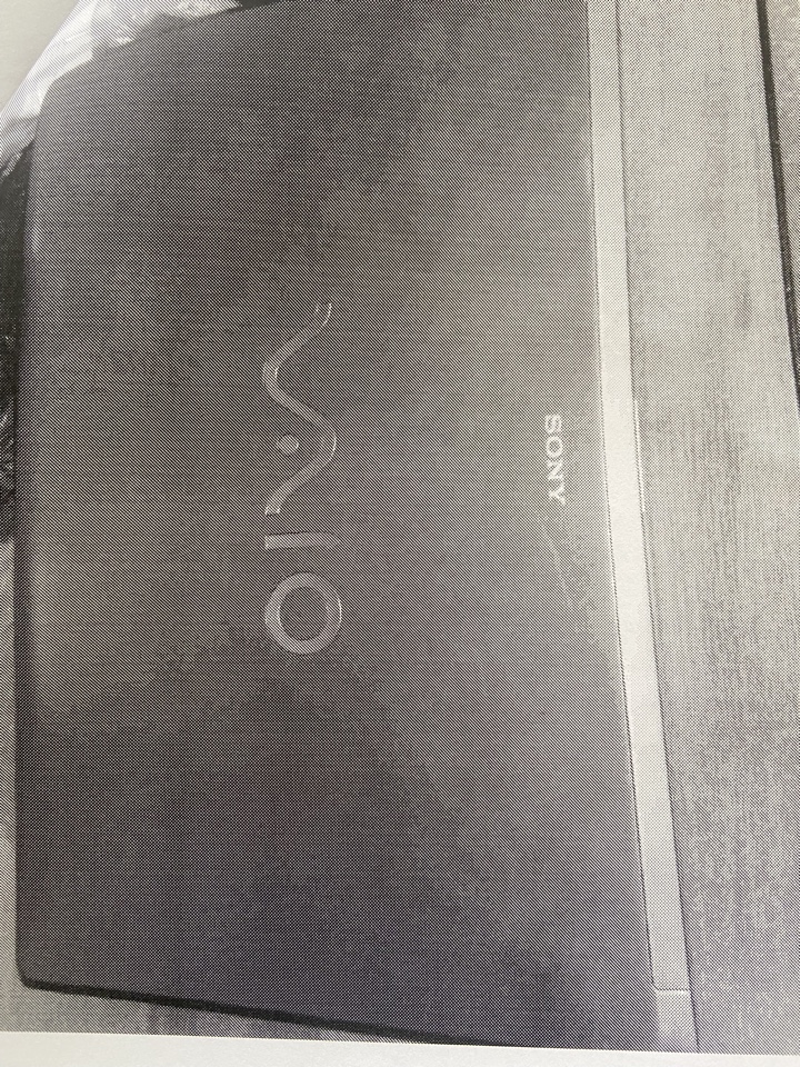 ноутбук SONY VAIO в корпусе серо-чёрного цвета C 600SSGL