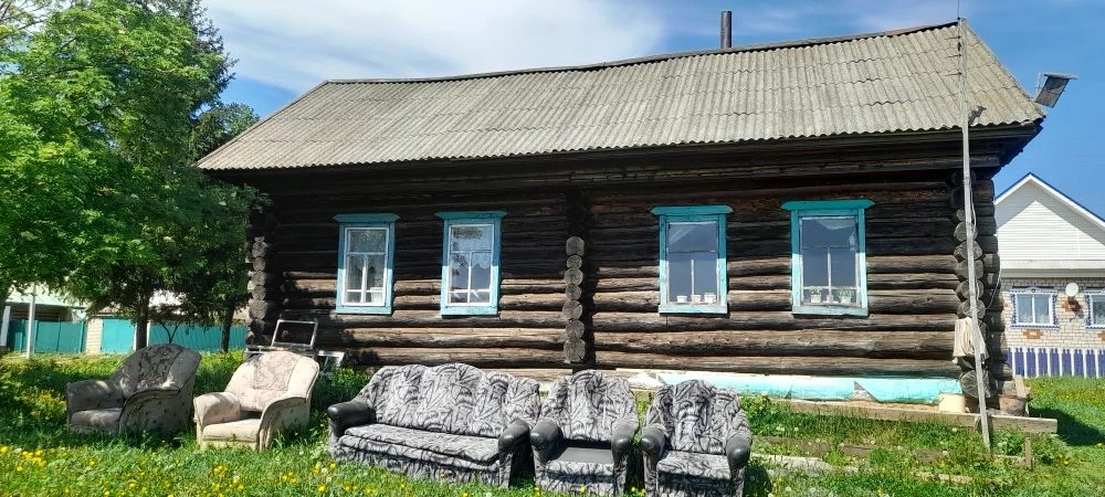 имущественный комплекс: нежилое здание, кадастровый номер здания 18:01:031001:395, 1975 года ввода, площадь-42,5 кв.м., и земельный участок с кадастровым номером 18:01:031001:278 из категории земель населенных пунктов, общей площадью 760 кв.м., вид разрешенного использования: жилая застройка (2.0.), по адресу: Удмуртская Республика, Алнашский район, д.Варали, ул.Центральная, д.40.