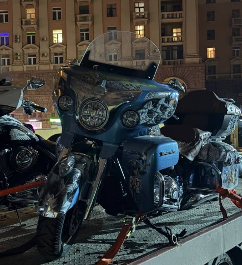 Мотоцикл Indian Roadmaster, 2015 года выпуска, цвет: голубой, гос. номер 1862ВЕ77.