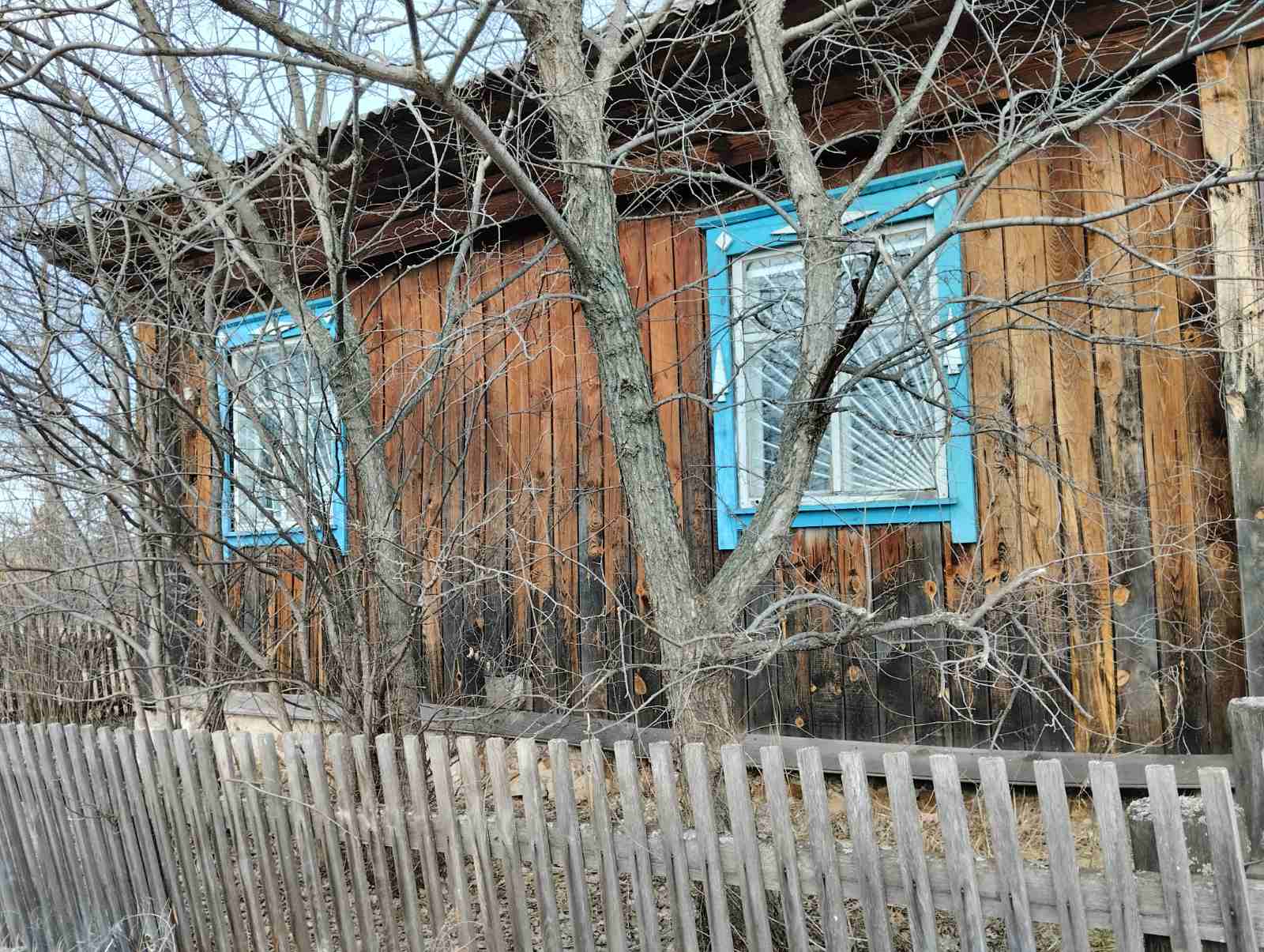 здание, назначение: нежилое, здание-контора лесничества, общая площадь 48.1 кв. м, кадастровый номер 45:20:000000:916, расположенное по адресу: Российская Федерация, Курганская область, муниципальный округ Шатровский, село Самохвалово, улица Лесная, здание 14: земельный участок, местоположение: Российская Федерация, Курганская область, муниципальный округ Шатровский, село Самохвалово, улица Лесная, дом 14, кадастровый номер 45:21:010406:693, категория земель: земли населенных пунктов;