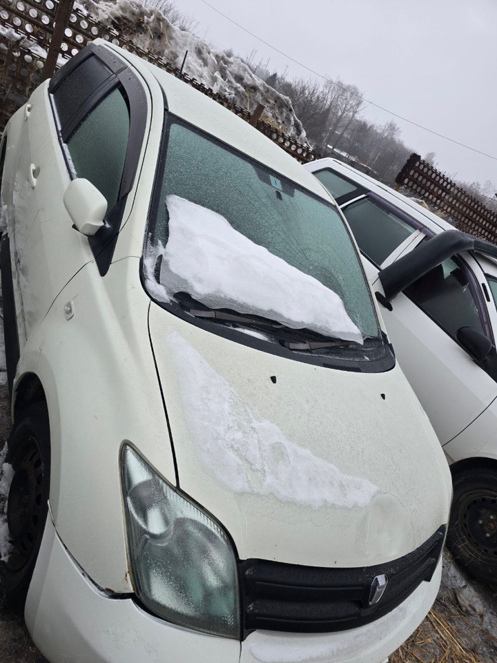 Автомобиль марки Toyota Ist , г/н М887ТВ27 , 2004 г.в., по карточке ТС № кузова NCP600155395 . Лобовое стекло повреждено, двигатель поврежден (не рабочий)
