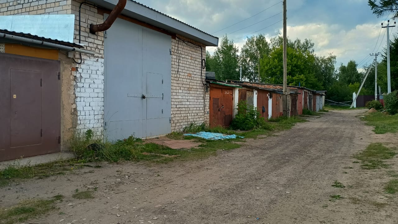 Помещение гаража общей площадью 22,8 кв. м с кадастровым номером 43:40:000588:283, расположенное по адресу: ПЕРВОМАЙСКИЙ р-н, г. КИРОВ, ул. МОСТОВАЯ, ГСК АВТОМОБИЛИСТ-20.