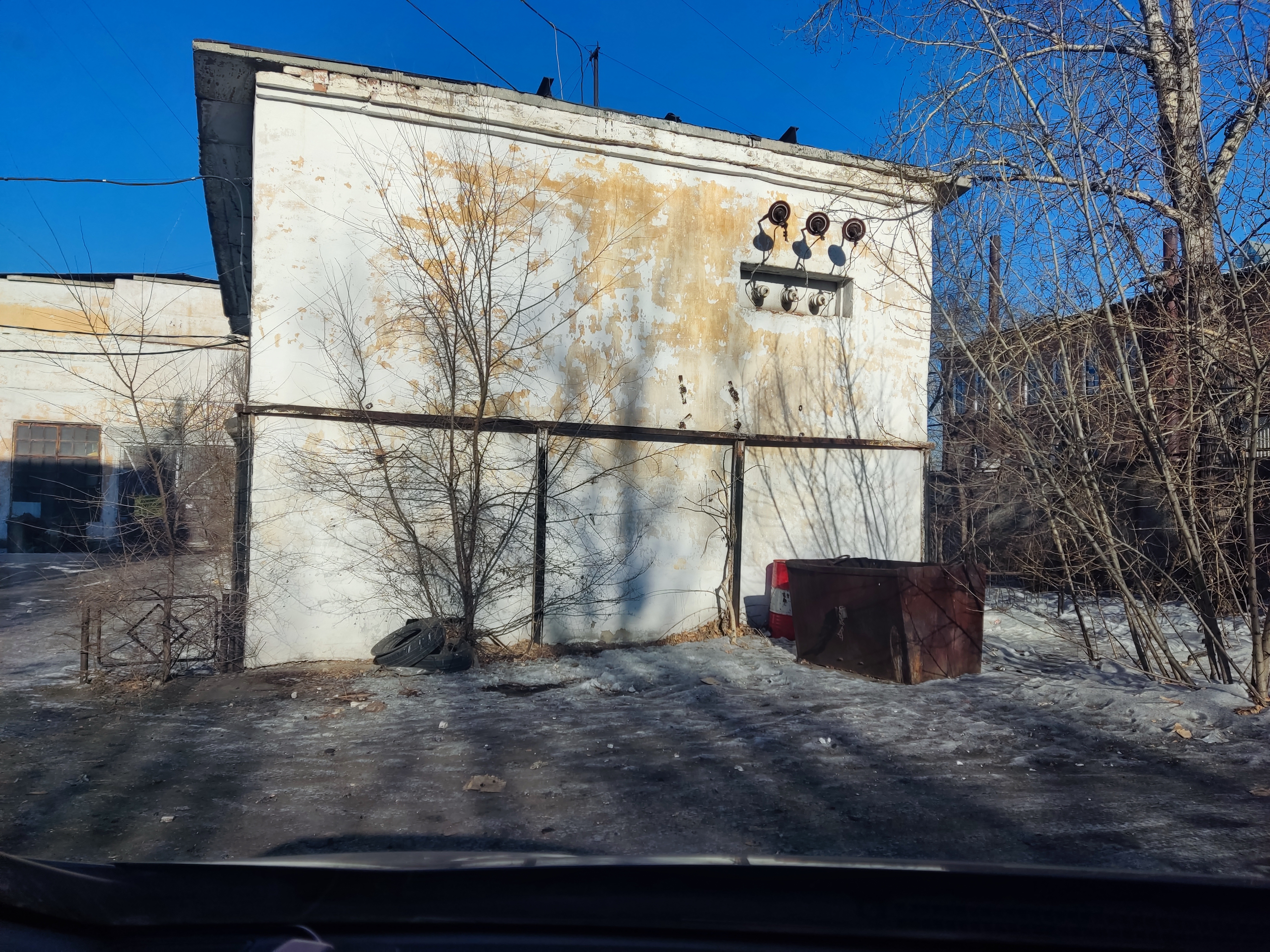 Комплекс Нежилых зданий площадью 1976,20 кв.м. , 926,70 кв.м., 1202,80 кв.м., 115,20 кв.м., 74 кв.м. и земельный участок, категория земель: земли населенных пунктов, виды разрешённого использования: для обслуживания и использования нежилых помещений для производственных целей,  площадью 9871 кв.м. +35 кв.м.,  к/н 75:32:010333:488  по адресу:Забайкальский край, г. Чита, ул. Генерала Белика 46 стр. 1, стр. 6, стр. 7 стр. 22, стр. 23