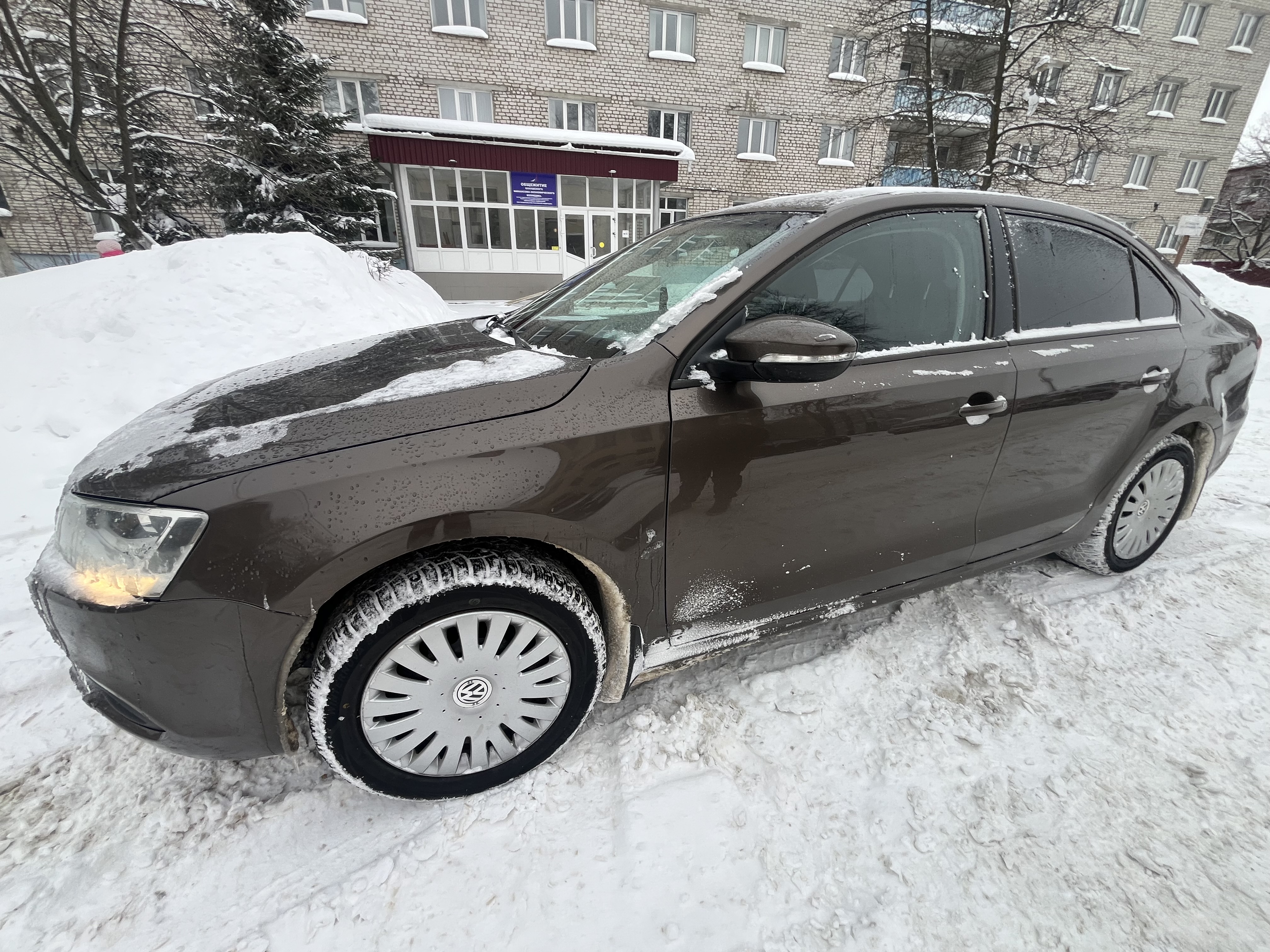 АМТС Volkswagen Jetta, 2012 г.в., г/н М068ХН21, VIN WVWZZZ16ZDM031648, цвет коричневый