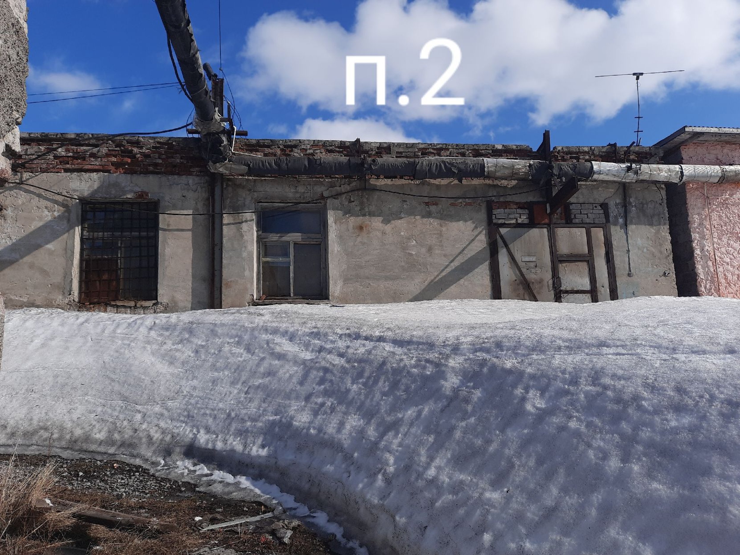 (№61-02-25) Нежилое здание костного цеха общей площадью 1535,20 кв.м., расположенное по адресу: Республика Коми, г. Воркута, ул. Промышленной индустрии, д. 2, кадастровый номер: 11:16:1706007:65, вид права: собственность. Право собственности на земельный участок под объектом недвижимости должником не оформлено Должник ООО "Воркутасервисхолод". Начальная цена: 4285615 рублей. Обременение: арест.