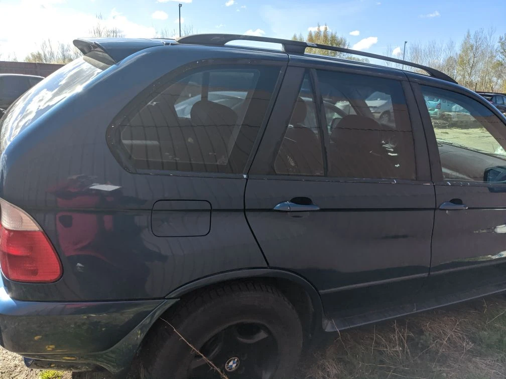 В качестве годных остатков: Автомобиль "BMW X5"