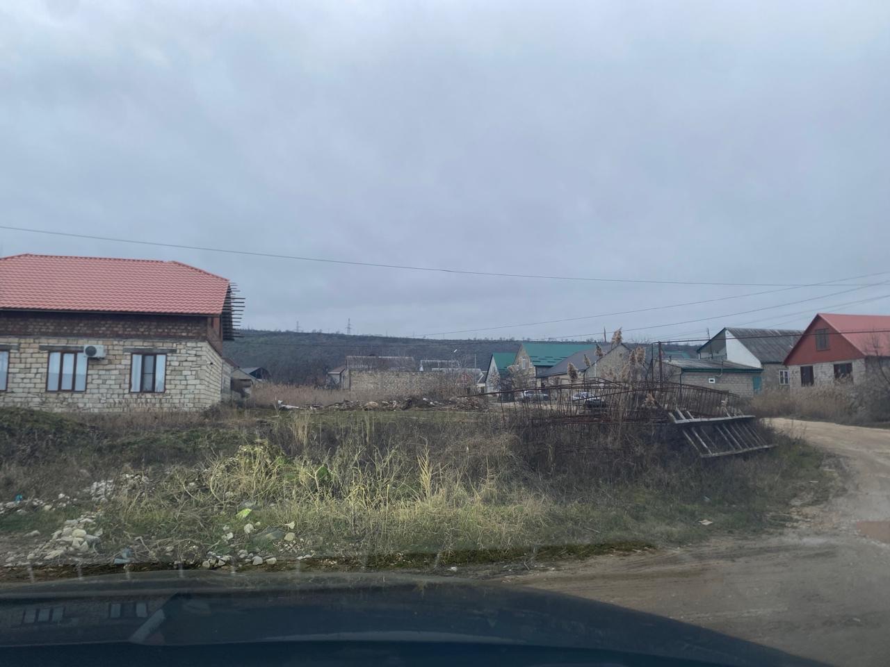 Земельный участок, площадь 450 кв. м., кадастровый номер: 05:49:000039:691, категория земель: земли населенных пунктов, местоположение: Республика Дагестан, г. Избербаш, ул. М. Жданова, 26 (должник Фарманов Ф. Ф.)