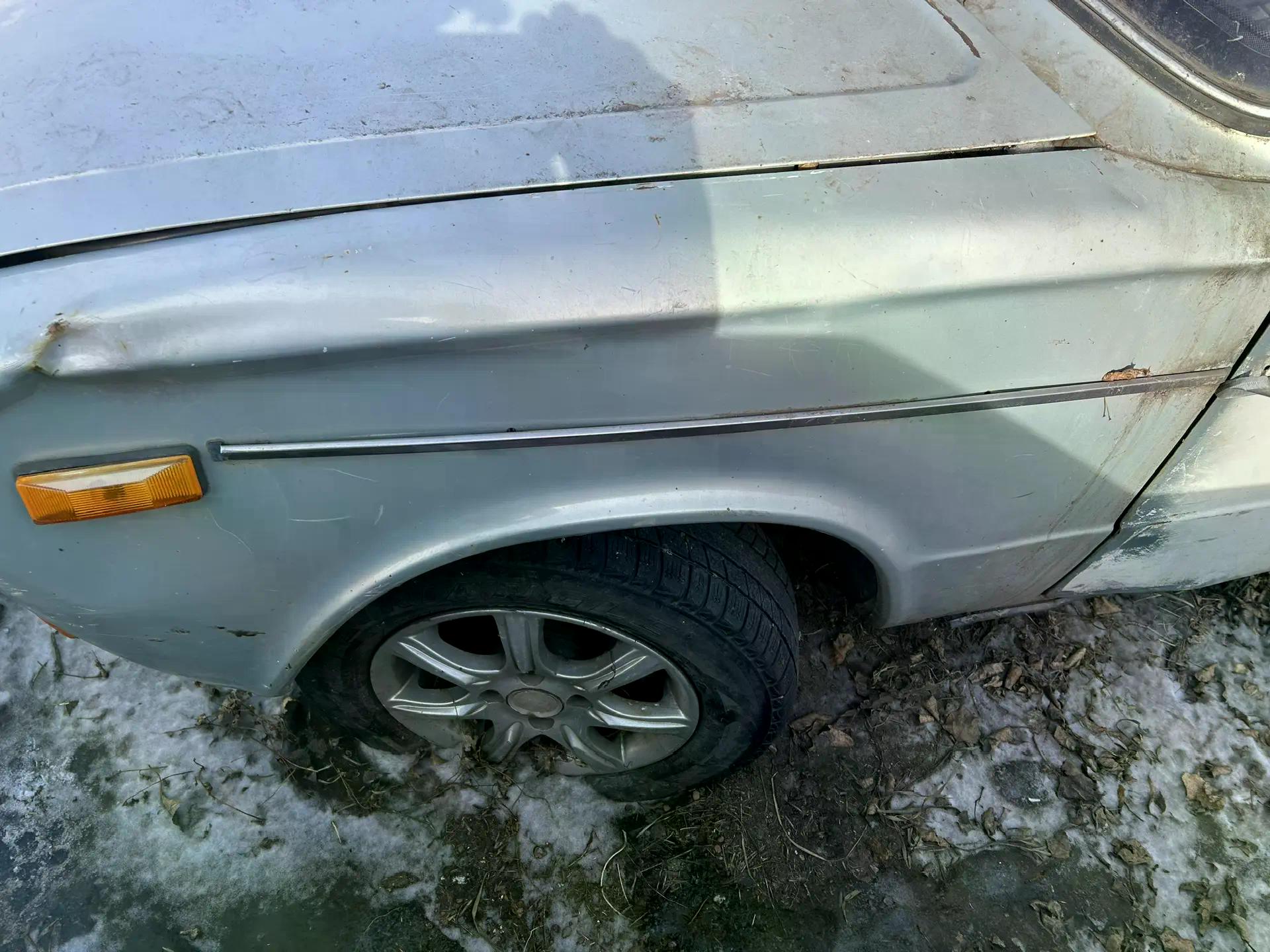 Автомобиль ВАЗ 21060, 2000 г.в., VIN XTA21060014284982, двигатель № 6255689, цвет серебристо желто-зеленый, комплектность и состояние не проверялась данное  имущество обращено в доход государства. Находится в с. Новоселово (Документы отсутствуют, )