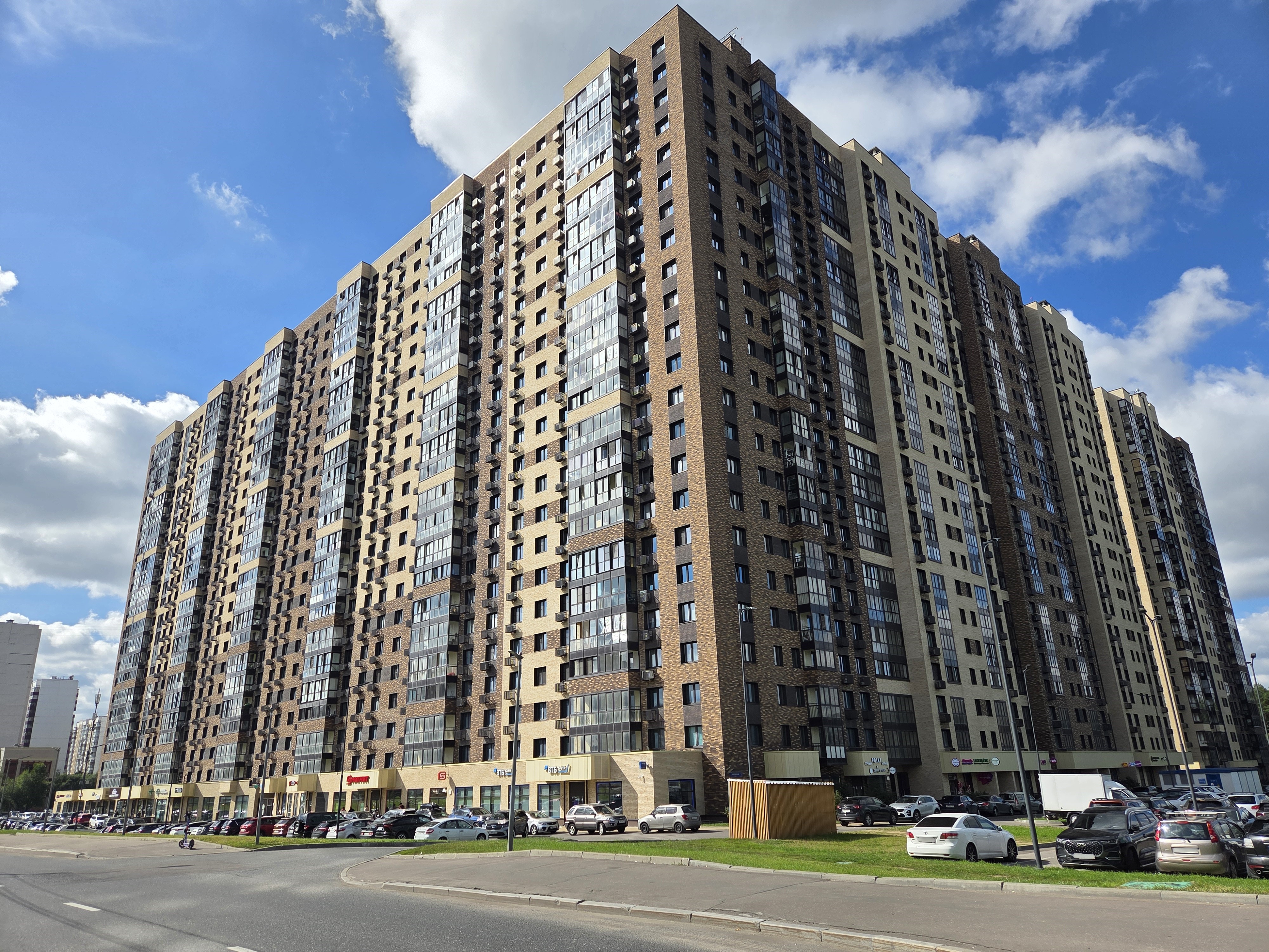 Продажа имущества, находящегося в собственности города Москвы: жилое помещение по адресу: г. Москва, ул. Чоботовская, д. 2, корп. 2, кв. 409, общей площадью 39,8 кв. м. (Этаж № 3), кадастровый номер: 77:07:0015005:31679