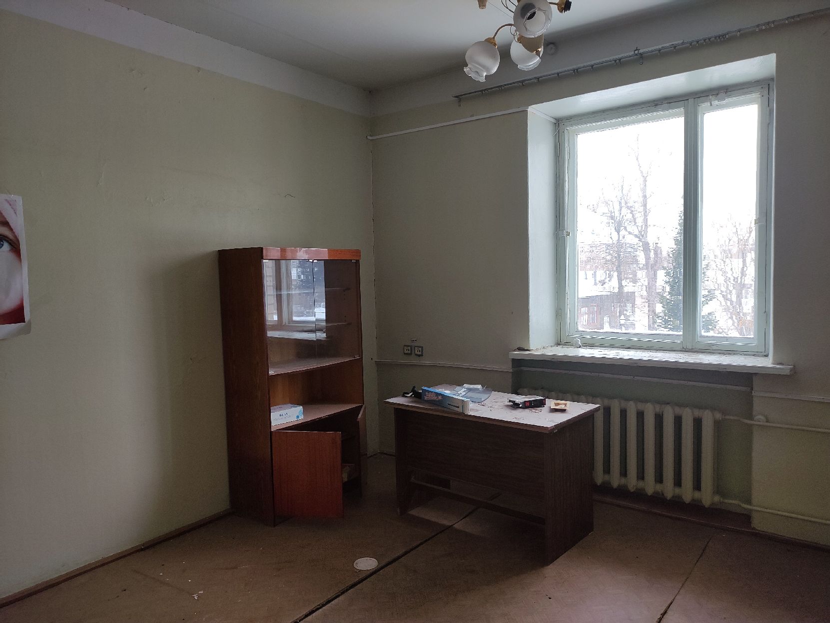 Нежилое помещение с кадастровым номером 37:08:050307:352, площадью 68,9 кв.м., расположенное по адресу: Ивановская область, р-н Комсомольский, г. Комсомольск, ул. Люлина, д. 16, пом. 75-79 (3 этаж, лит.А)