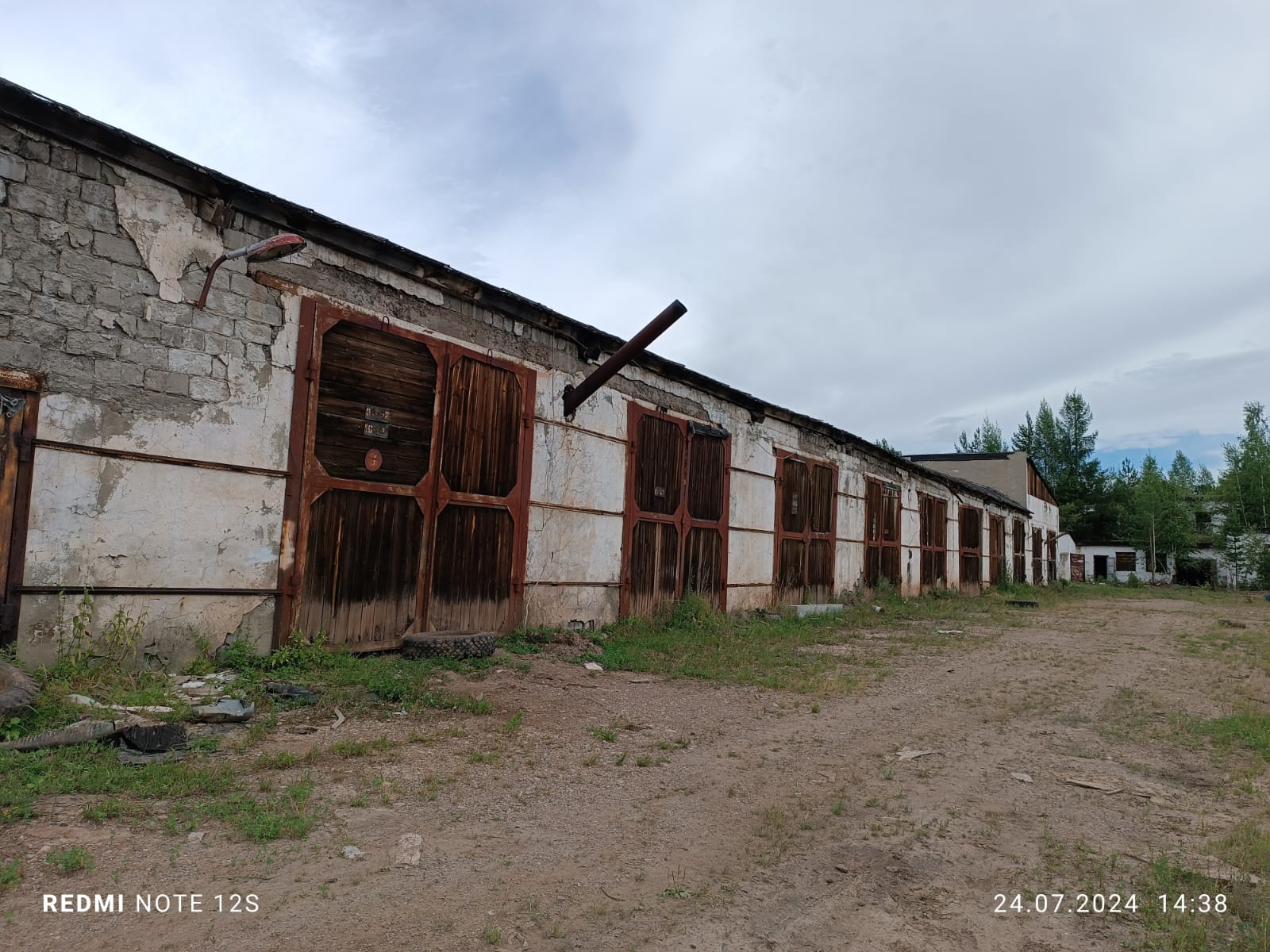 Здание, Назначение: Нежилое, Наименование: Склад токарный, склад механический Площадь: 250,2 кв. м. Кадастровый номер: 38:18:010302:76. Здание, Назначение: Нежилое, Наименование: Склад ОМТС Площадь: 573,4 кв. м. Кадастровый номер: 38:18:010302:67. Здание, Назначение: Нежилое, Наименование: Гараж Площадь: 1 351,1 кв. м. Кадастровый номер: 38:18:010302:72.