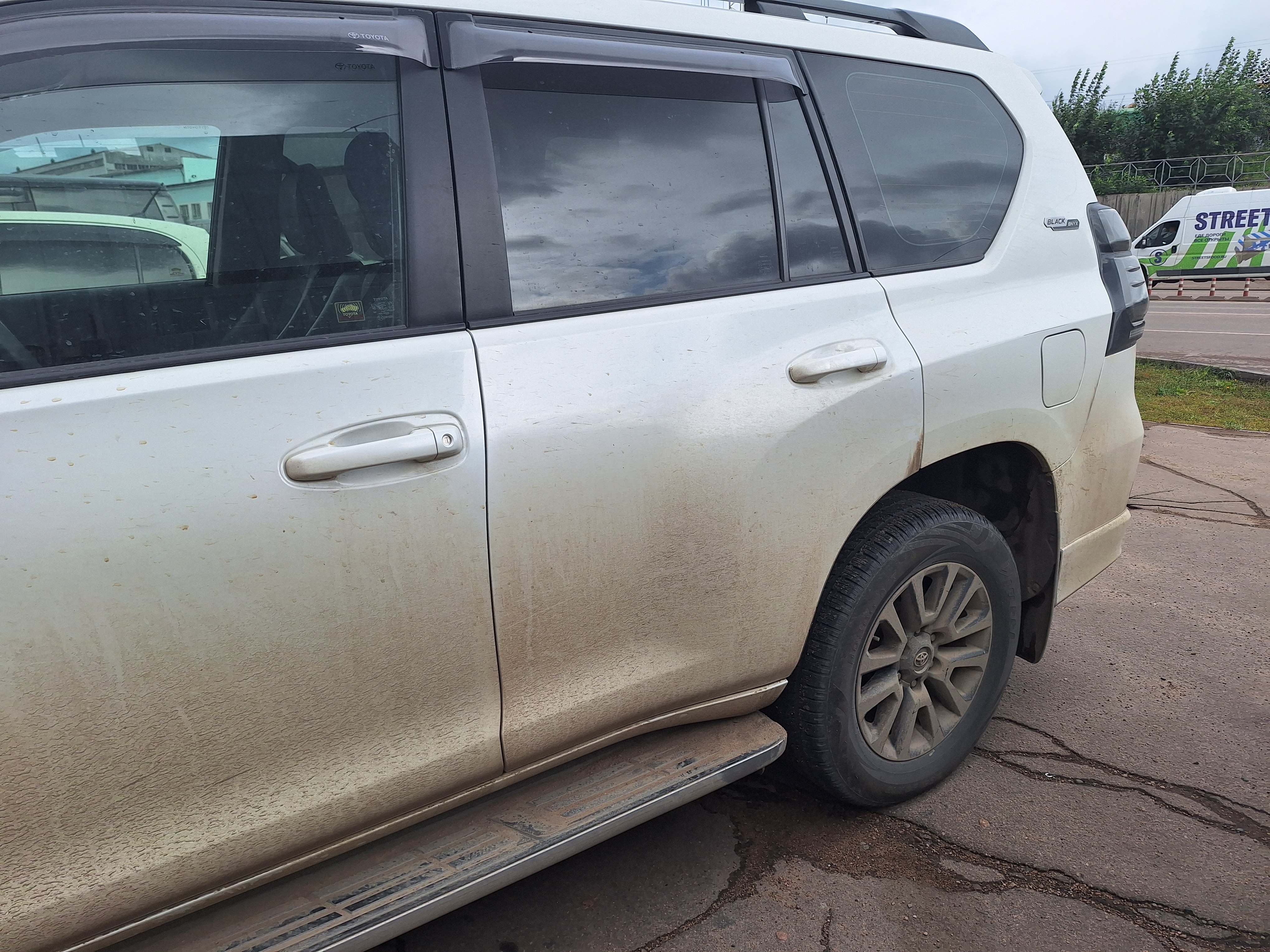 Транспортное средство Toyota Land Cruiser 150, 2020 года выпуска, цвет - белый, идентификационный номер (VIN) JTEBR3FJ705016565, государственный регистрационный номер М463МУ03.