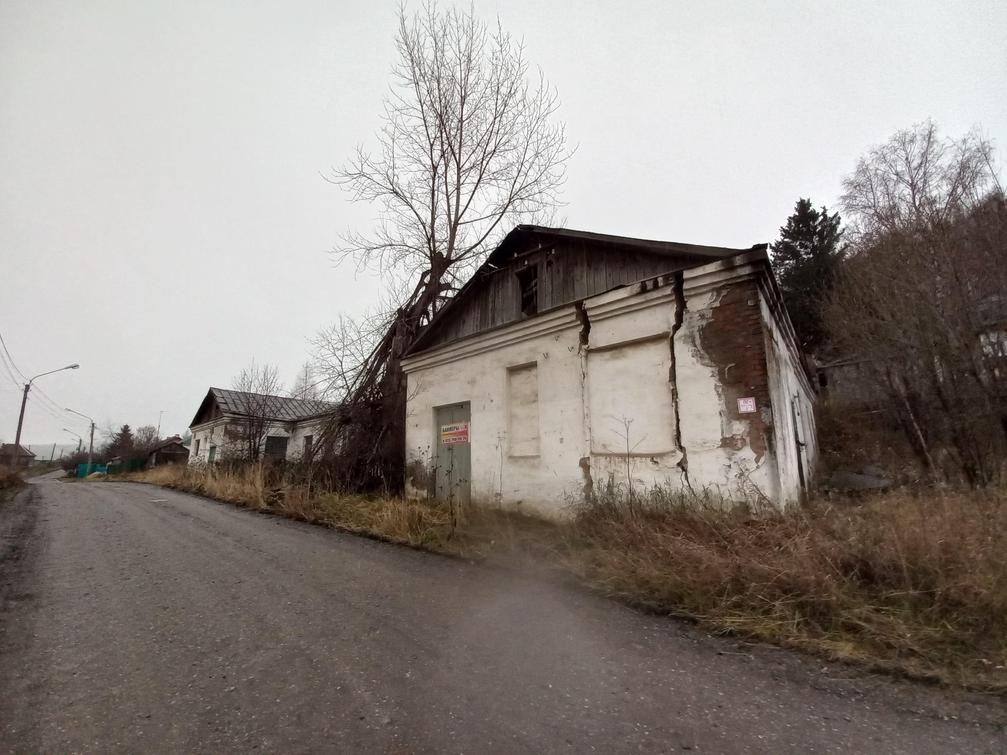 Нежилое здание с земельным участком г. Ачинск, рп. Мазульский, ул. Нагорная д. 65А