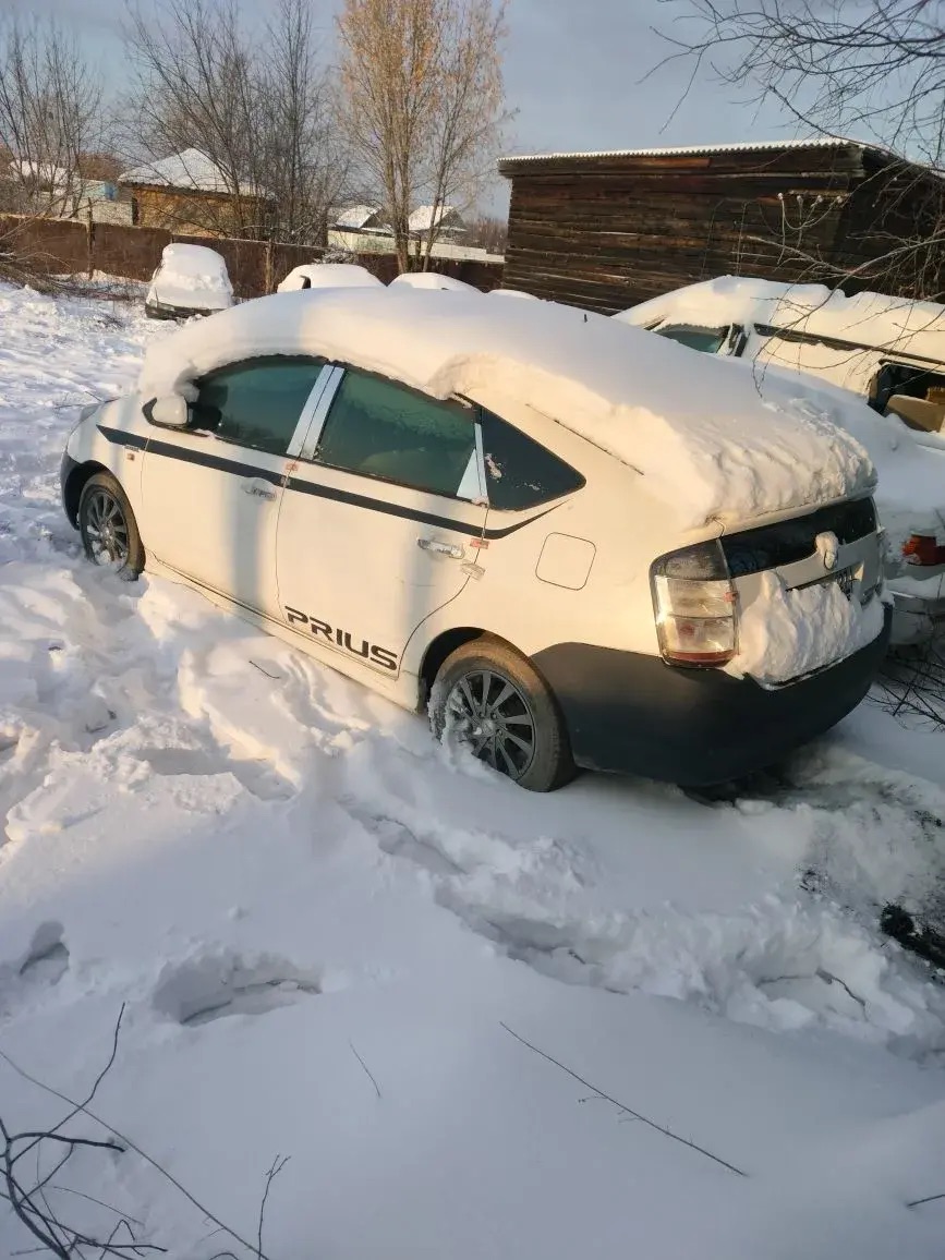 Автомобиль марки Toyota Prius Hybrid, Р366ТО27 г/н, 2005 г.в., № двигателя 3566138, № кузова NHW203050411, цвет белый