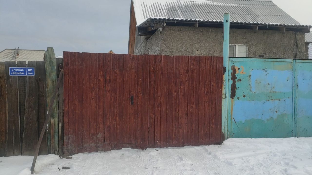 Жилой дом площадью 83,9 кв. м, кадастровый номер 03:24:011503:1341. Местоположение: Республика Бурятия, г. Улан-Удэ, ДНТ «Дружба», ул. 2-я, д. 82. Земельный участок площадь 600 кв. м, кадастровый номер 03:24:011503:97. Местоположение: Республика Бурятия, г. Улан-Удэ, ДНТ «Дружба», уч. 82.