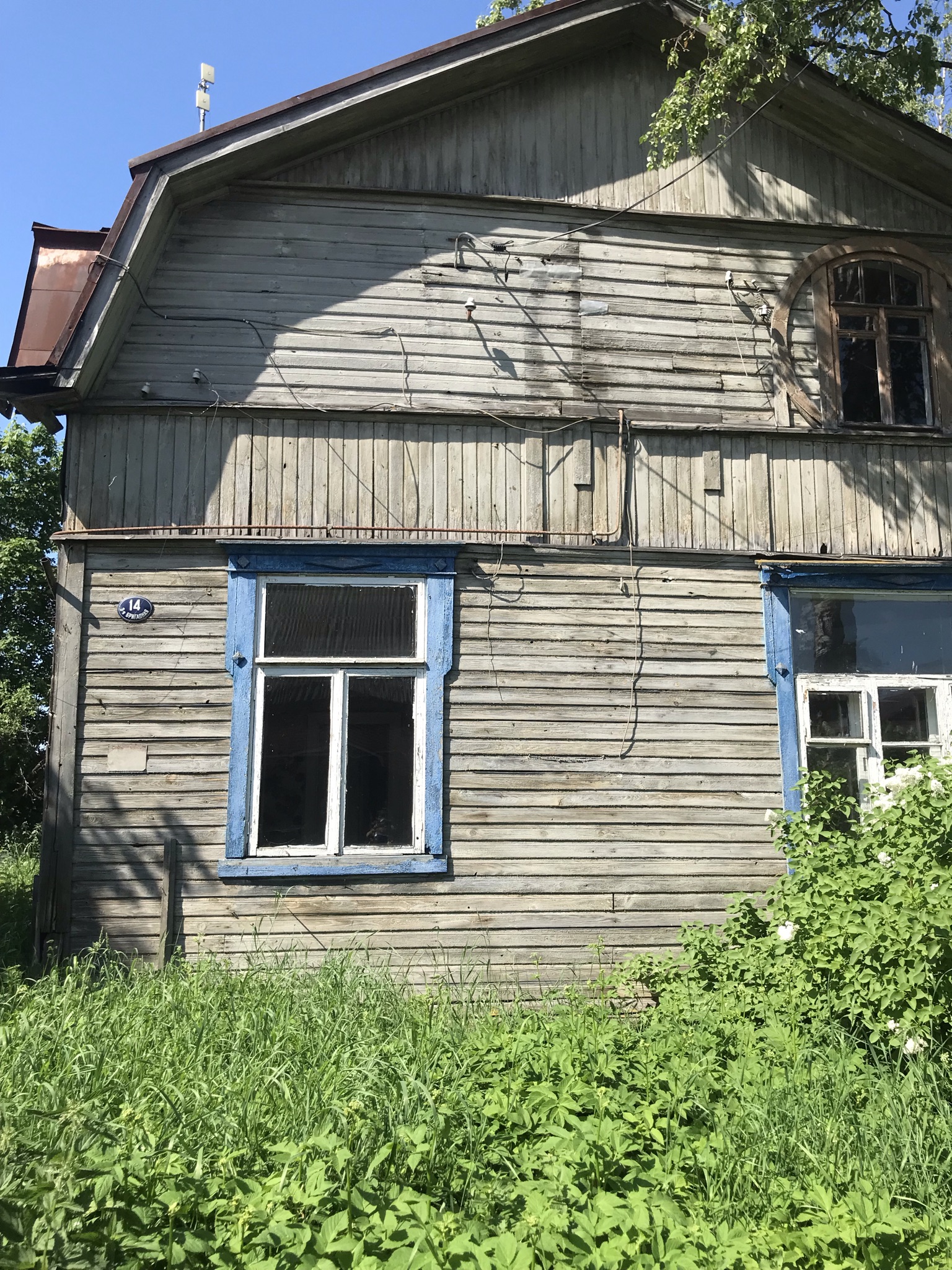 Нежилое помещение первого этажа, общей площадью 38,6 кв.м., с кадастровым номером 47:01:0102003:254, расположенное по адресу: Ленинградская область, г. Выборг, ул. 3-я Бригадная, д. 14, лит. А, пом. 1.