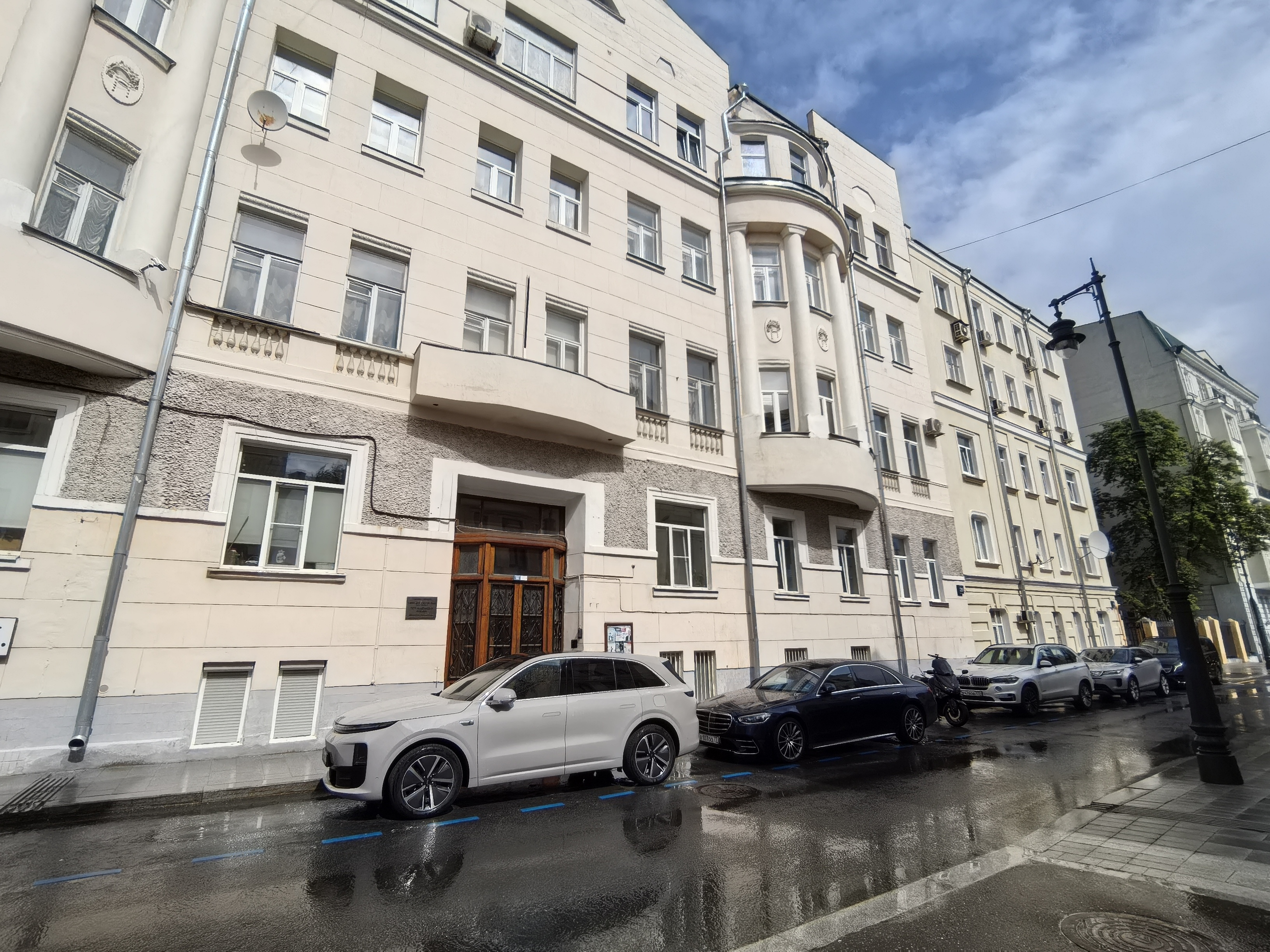 Продажа имущества, находящегося в собственности города Москвы, нежилое помещение по адресу: г. Москва, пер. Пречистенский, д. 20 площадью 143,1 кв. м. (Подвал № 0), кадастровый номер: 77:01:0001049:3599