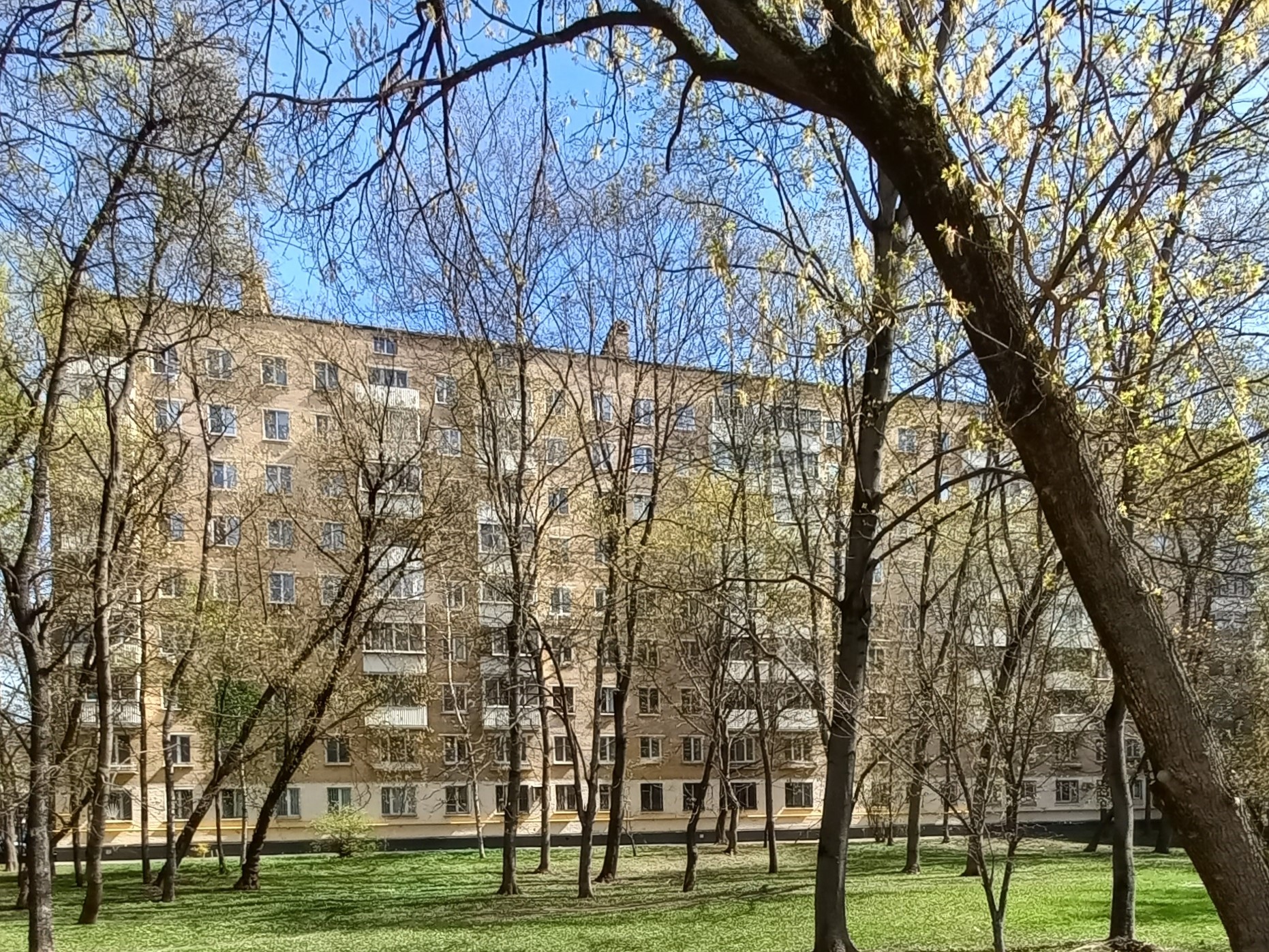 Продажа имущества, находящегося в собственности города Москвы, жилое помещение по адресу: г. Москва, ул. Амундсена, д. 8, кв. 82, общей площадью 44,4 кв. м (этаж № 3), кадастровый номер: 77:02:0015006:1379