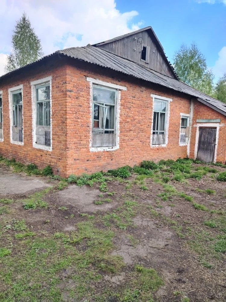 Наименование имущества - нежилое здание, кадастровый номер 71:04:040802:352, площадь 266,3 кв.м., с земельным участком, площадью 2185 кв.м., кадастровый номер 71:04:040802:694, адрес: Тульская область, Богородицкий район, с. Левинка, д.171а.