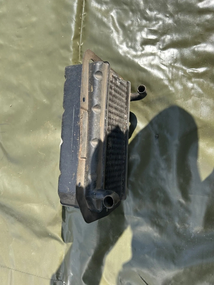Движимое военное имущество (кроме вооружения и боеприпасов): а) запасные части к автомобильной технике. Перечень имущества, подлежащего реализации указан в Приложении №1.