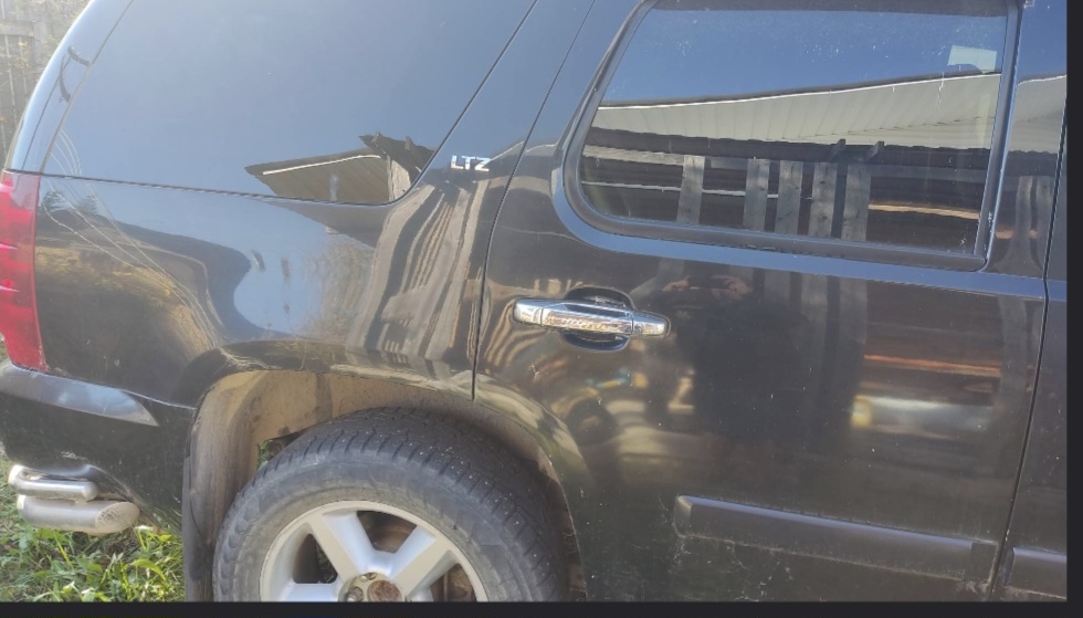 Транспортное средство Chevrolet Tahoe, 2008 года выпуска, цвет - черный, VIN XWFFK13J180001076, государственный номер Т370ОО178. ТС не вскрывалось, коррозия по всему кузову, отсутствует аккумулятор, подкапотное пространство не проверялось, салон не проверялся, 4 колеса в наличии HAKKAPELITTA 275/55K20, диски литые, сидения салона кожа/кожа зам., обивка салона светло-серого цвета.