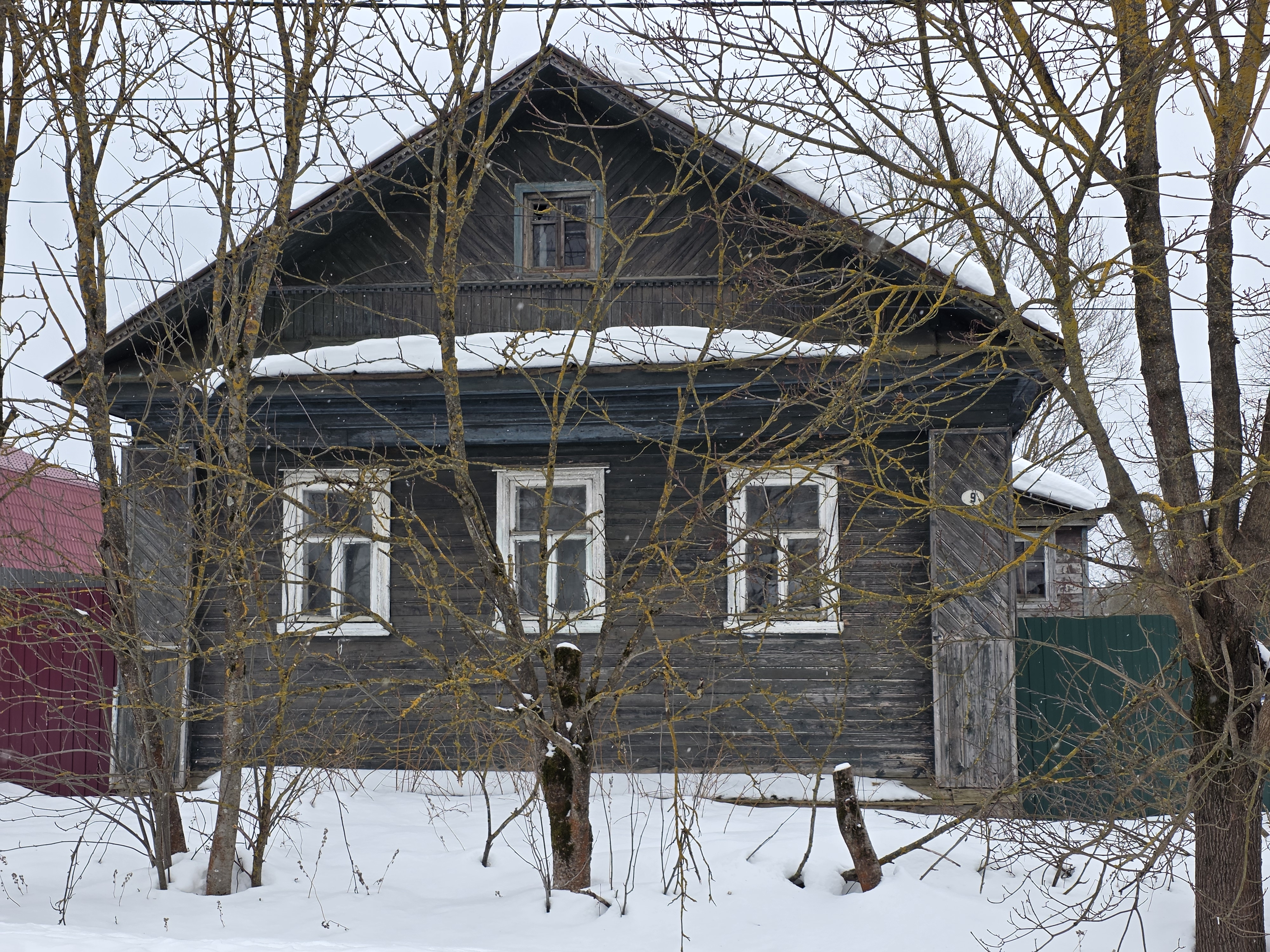 Нежилое здание вместе с земельным участком, расположенное по адресу: Ярославская обл., г. Углич, ул. Февральская, д. 9