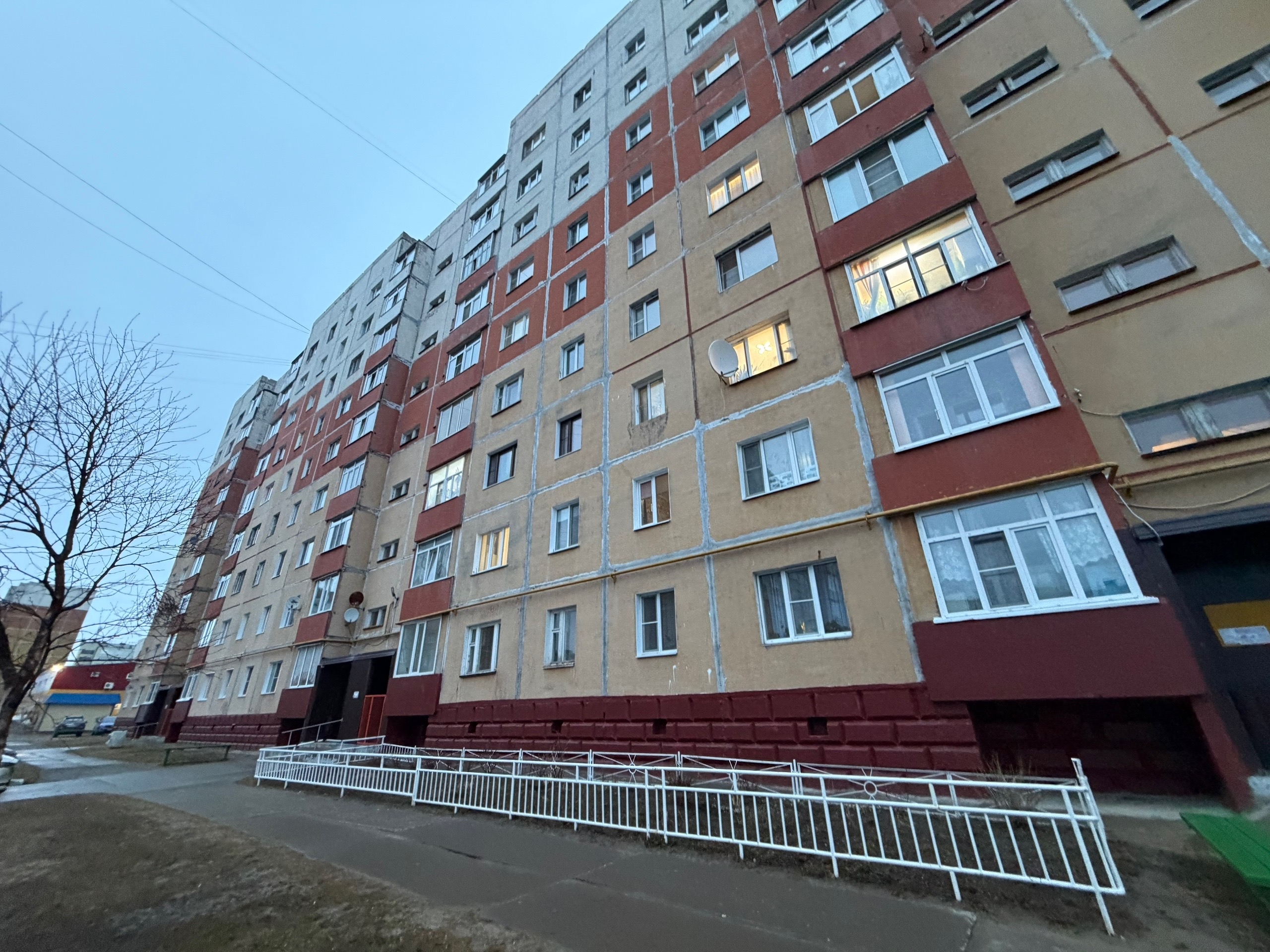 Нежилое помещение, этаж 1, номер на поэтажном плане А I, общая площадь 11,9 кв.м., этаж 1, номера на поэтажном плане А-IV (№ 29), адрес объекта: Республика Коми, г. Усинск, ул. Парковая, д. 18, кадастровый номер 11:15:0102011:1774