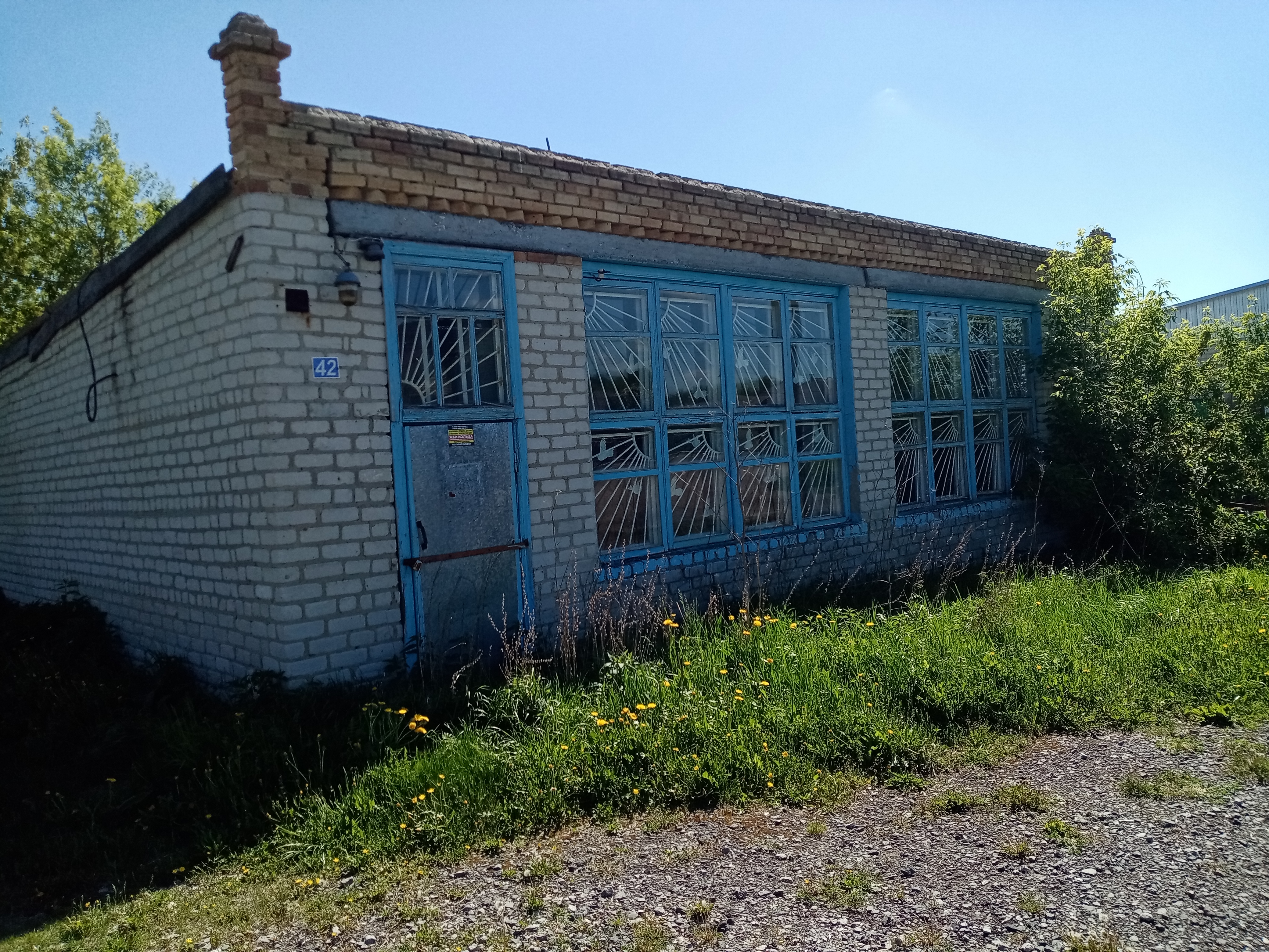 Нежилое здание, магазин расположенное по адресу: Тюменская обл., Аромашевский р-н, с Слободчики, ул. Центральная 42, кадастровый номер  72:03:0901002:359 и земельный участок по адресу: Тюменская область, Аромашевский район, с Слободчики, ул. Центральная, 42, кадастровый номер  72:03:0901002:44