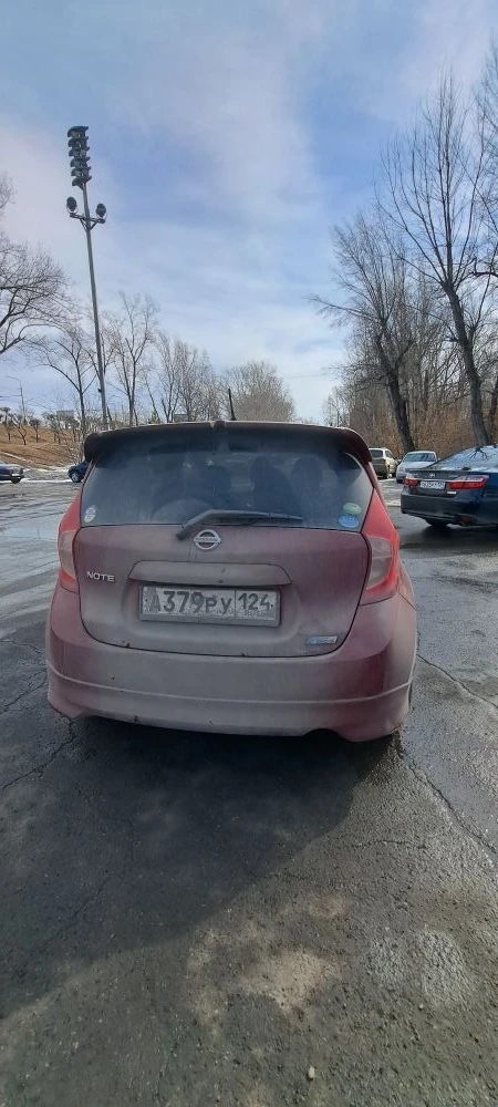 Легковой автомобиль комби (хэтчбек) NISSAN NOTE, 2013г.в., г/н A379РУ124, VIN Е12-178445, номер кузова Е12-178445, номер двигателя HR12243919A, цвет красный. Начальная цена продажи 462 400 руб. Задаток 69370 руб.