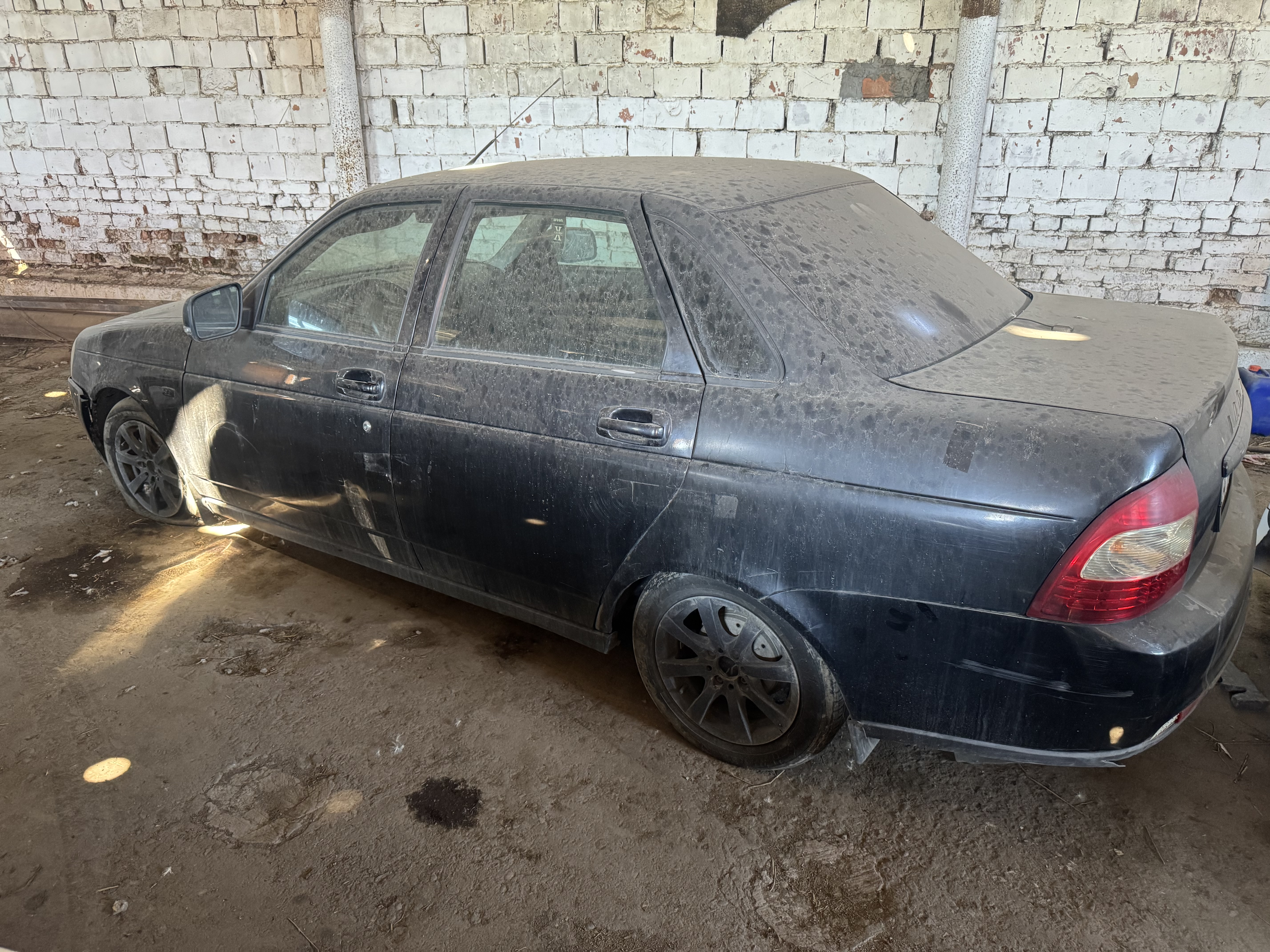 Автотранспортное средство марки "Лада Приора 217030", год выпуска 2008, цвет сине-черный, VIN № ХТА21703080095049, г/н К414НМ95. Транспортное средство находится в неудовлетворительном, нерабочем техническом состоянии. Документы и ключ зажигания отсутствуют
