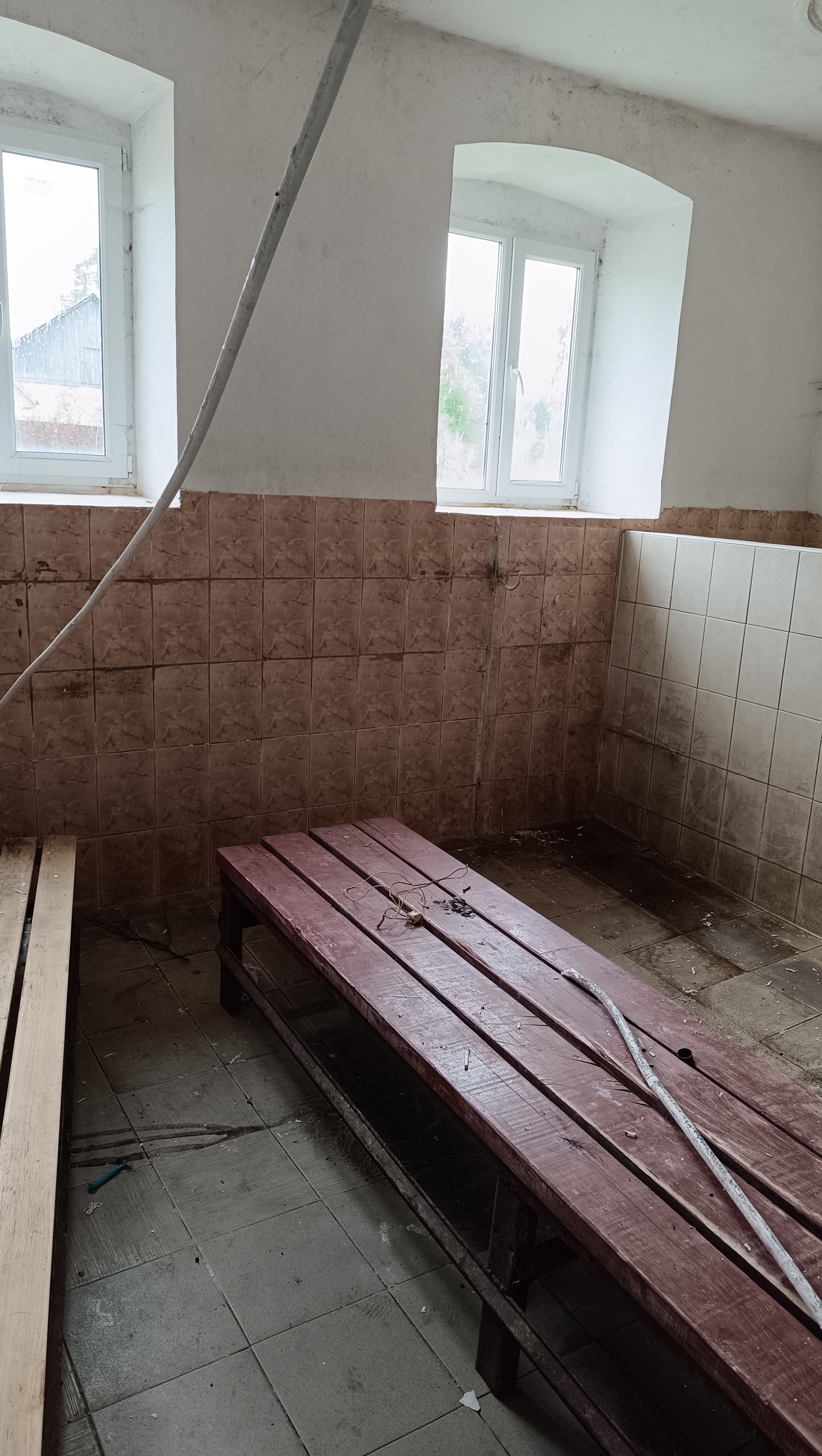 Нежилое помещение площадью 66,00 кв.м. кадастровый номер 47:01:1406001:1098, расположенное по адресу:Ленинградская область, Выборгский район, п.Поляны, Выборгское шоссе, д.26, пом.1