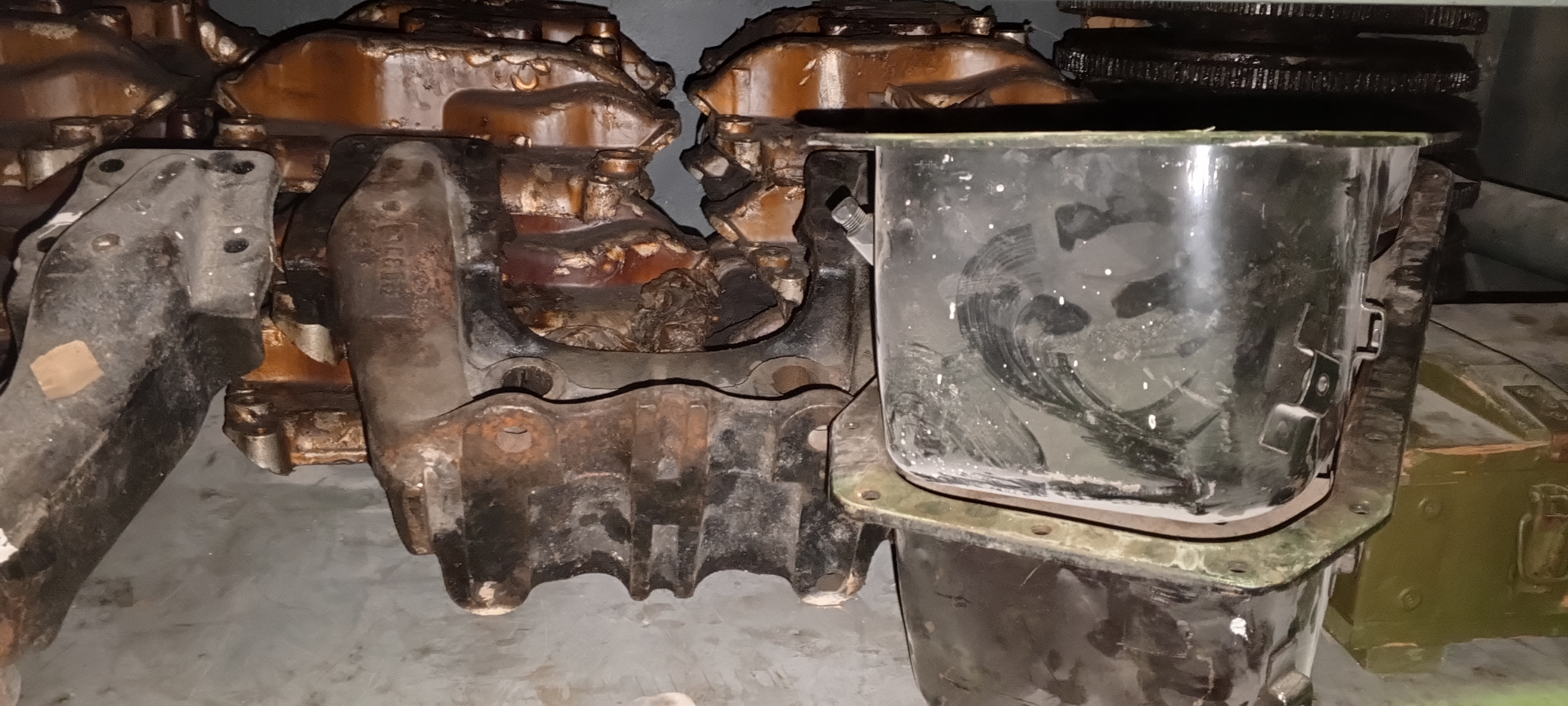 Движимое военное имущество (кроме вооружения и боеприпасов): а) запасные части к автомобильной технике. Перечень имущества, подлежащего реализации указан в Приложении №1.