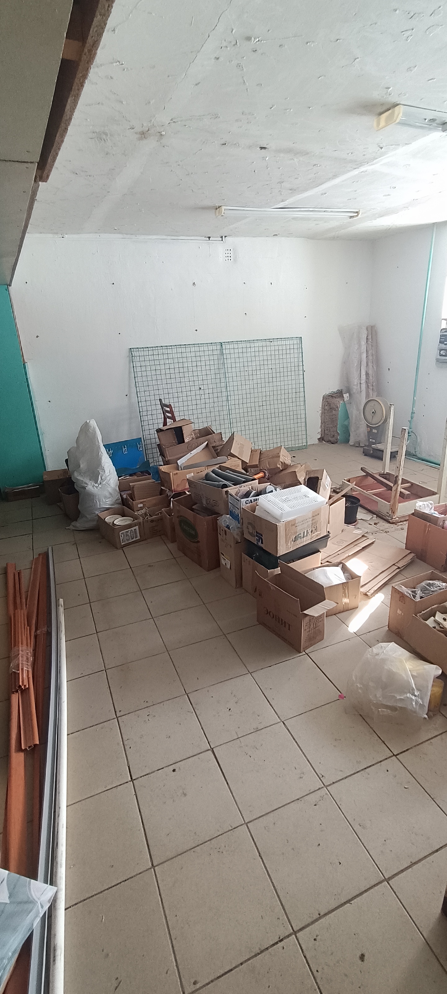 Нежилое помещение на цокольном этаже в пятиэтажном жилом доме (номера на поэтажном плане №34-42)