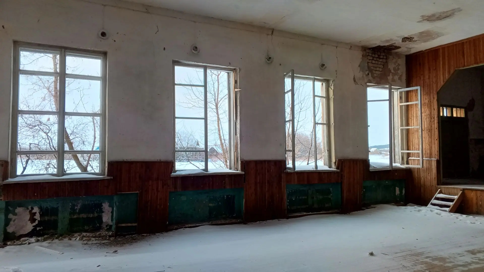 Клуб, назначение: нежилое, площадь 346,4 кв.м, количество этажей 1, в том числе подземных 1, кадастровый номер 56:01:2406001:149, адрес: Оренбургская область, р-н Абдулинский, с. Яковлевка, ул. Совхозная, д.6, и земельный участок общей площадью 3929 кв.м, категория земель: земли населенных пунктов, виды разрешенного использования: объекты культурно - досуговой деятельности, адрес: Российская Федерация, Оренбургская обл., Абдулинский муниципальный округ, с. Яковлевка, ул. Совхозная, з/у 6.