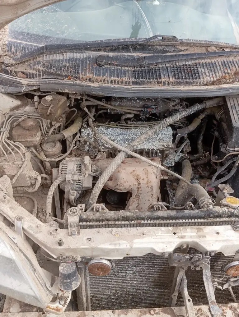 Автомобиль марки Toyota Nadia г/н M945HB27 ,1999 г.в., № кузова SXN100031893 , цвет белый, отсутствуют переднее и заднее стекло,кузов и салон подверглись коррозии