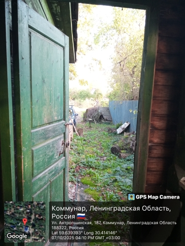 1/2 доли в праве общей долевой собственности на жилой дом общей площадью 73 кв. м., кадастровым номером 47:24:0101001:871, расположенный по адресу: Ленинградская область, Гатчинский район, г. Коммунар, ул. Антропшинская, д. 189, с 1/2 долей в праве общей долевой собственности на земельный участок общей площадью 1342 кв.м., с кадастровым номером 47:24:0101001:2372, расположенный по адресу: Российская Федерация, Ленинградская область, Гатчинский муниципальный район, Коммунарское городское поселен