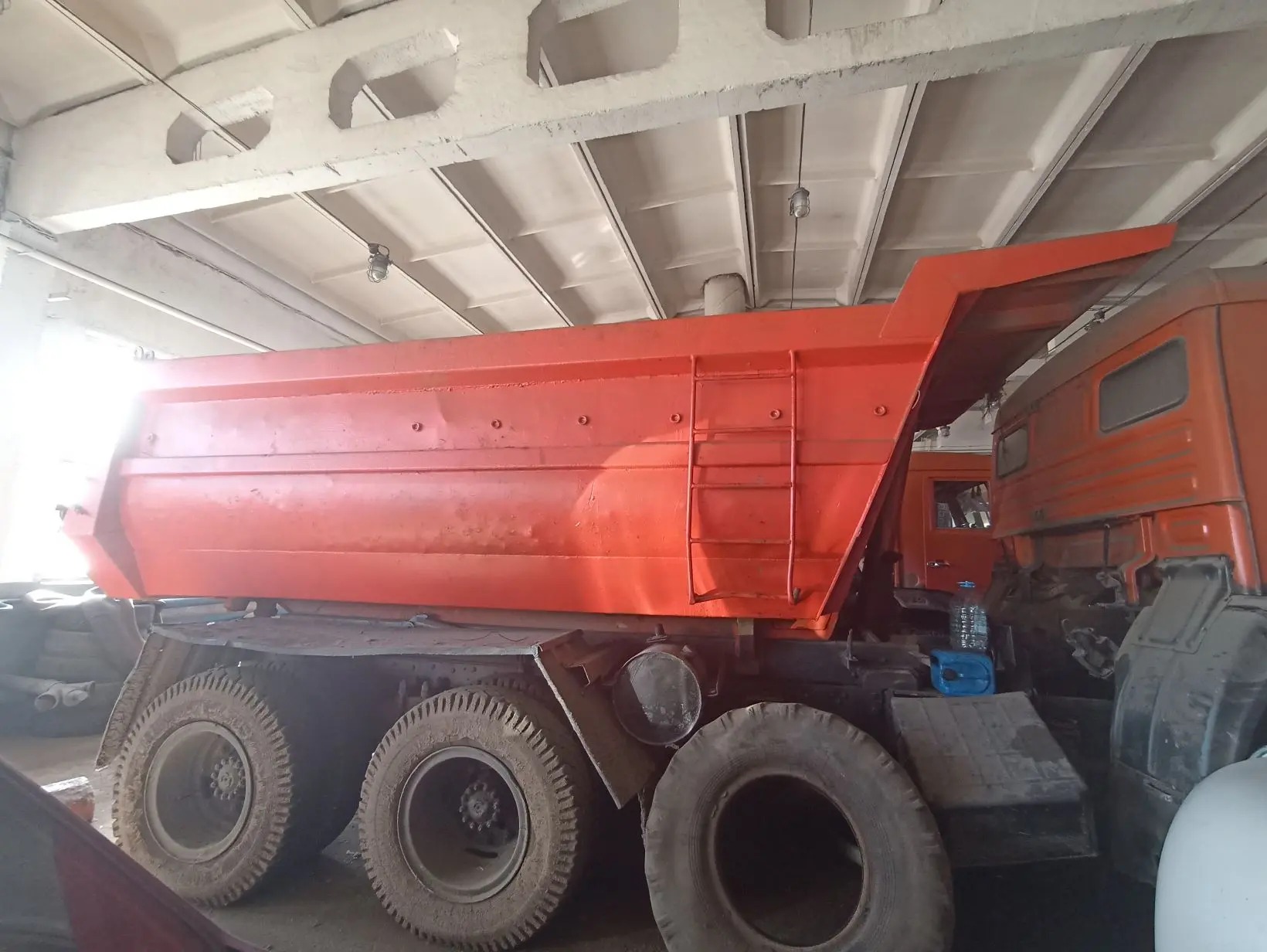 Автомобиль самосвал КАМАЗ 454110,