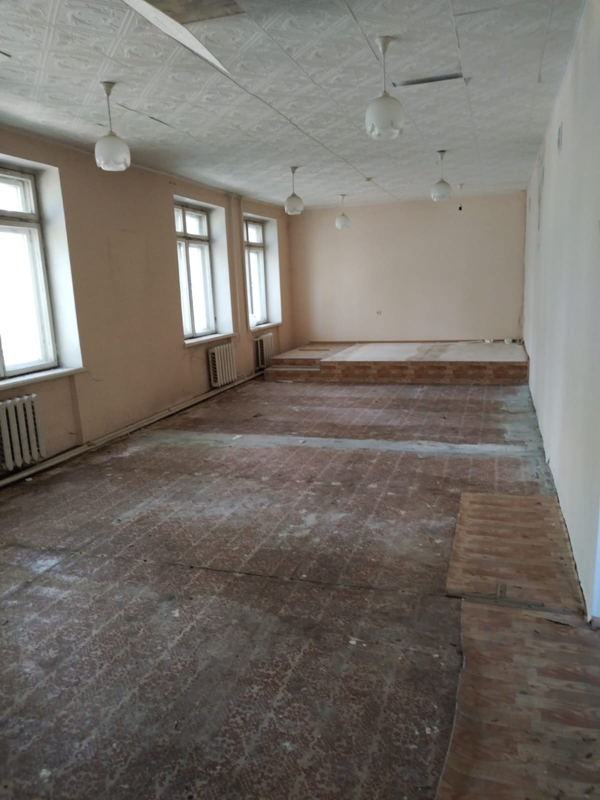 Нежилое здание, площадью 1102,9 кв.м., кадастровый номер 02:56:040407:5477, с земельным участком площадью 1432+/-13 кв.м., кадастровый номер 02:56:040407:5489