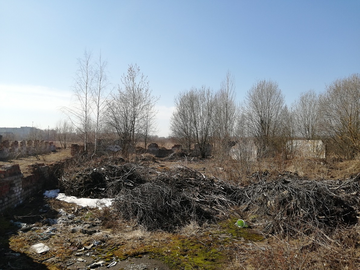 Здание скотного двора, учебного класса на ферме, площадь 1446,6 кв.м; земельный участок, площадь 1937 кв.м, расположенное по адресу: Новгородская область, Новгородский район, д. Григорово