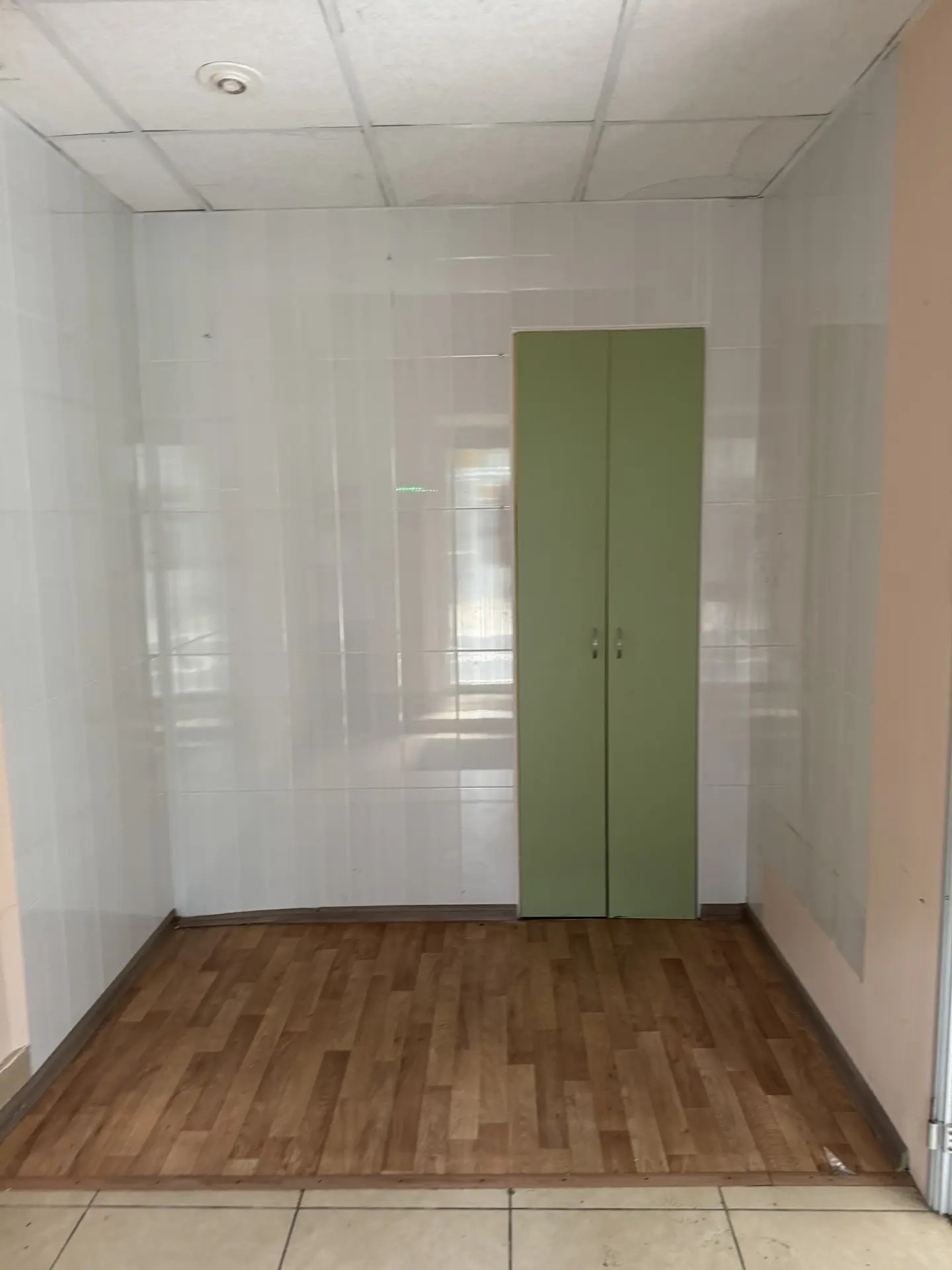 Нежилое помещение, площадью 70,6 кв.м., кадастровый номер: 74:36:0515005:875, реестровый номер: П13740000744, по адресу: Челябинская обл., г. Челябинск, ул. Смирных, д. 11, пом. 10. Целевое назначение: нежилое.