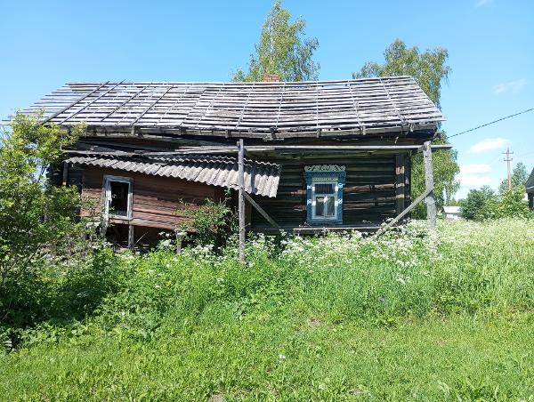 нежилое  здание,  находящееся по  адресу:  Ярославская  область,  Любимский  р-н, д.  Поддубново,  ул.  Зеленая,  д.  11, кадастровый  номер  76:06:071901:135, площадь: 23,3 кв.м, расположено на земельном участке площадью 900 кв.м, кадастровый  номер: 76:06:071901:65
