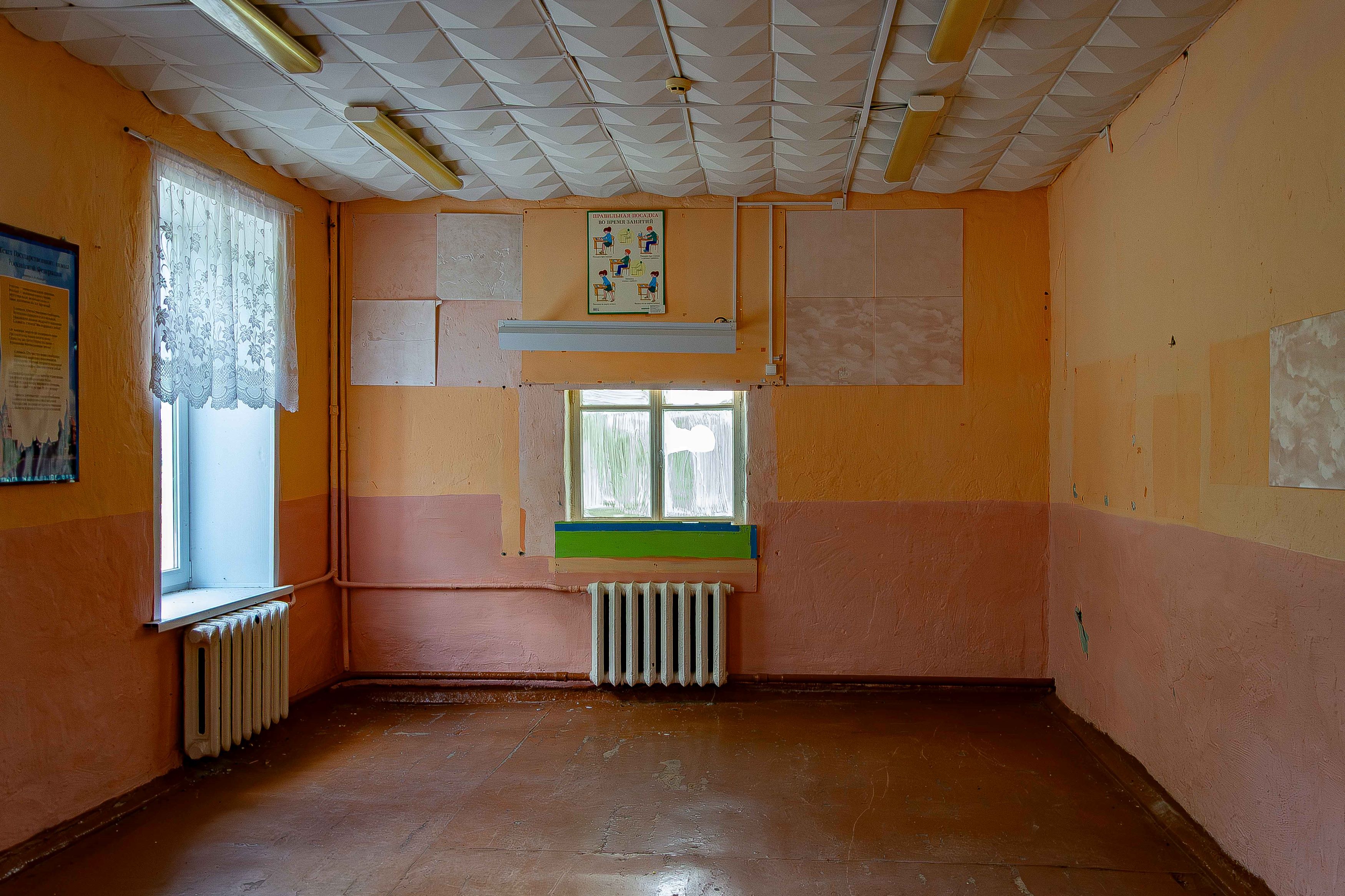 Имущественный комплекс, в составе которого 4 нежилых здания и земельный участок общей площадью 5 500 кв.м., расположенный по адресу: Российская Федерация, Липецкая область, Измалковский муниципальный округ, село Пятницкое, улица Черкасская, дом 3.