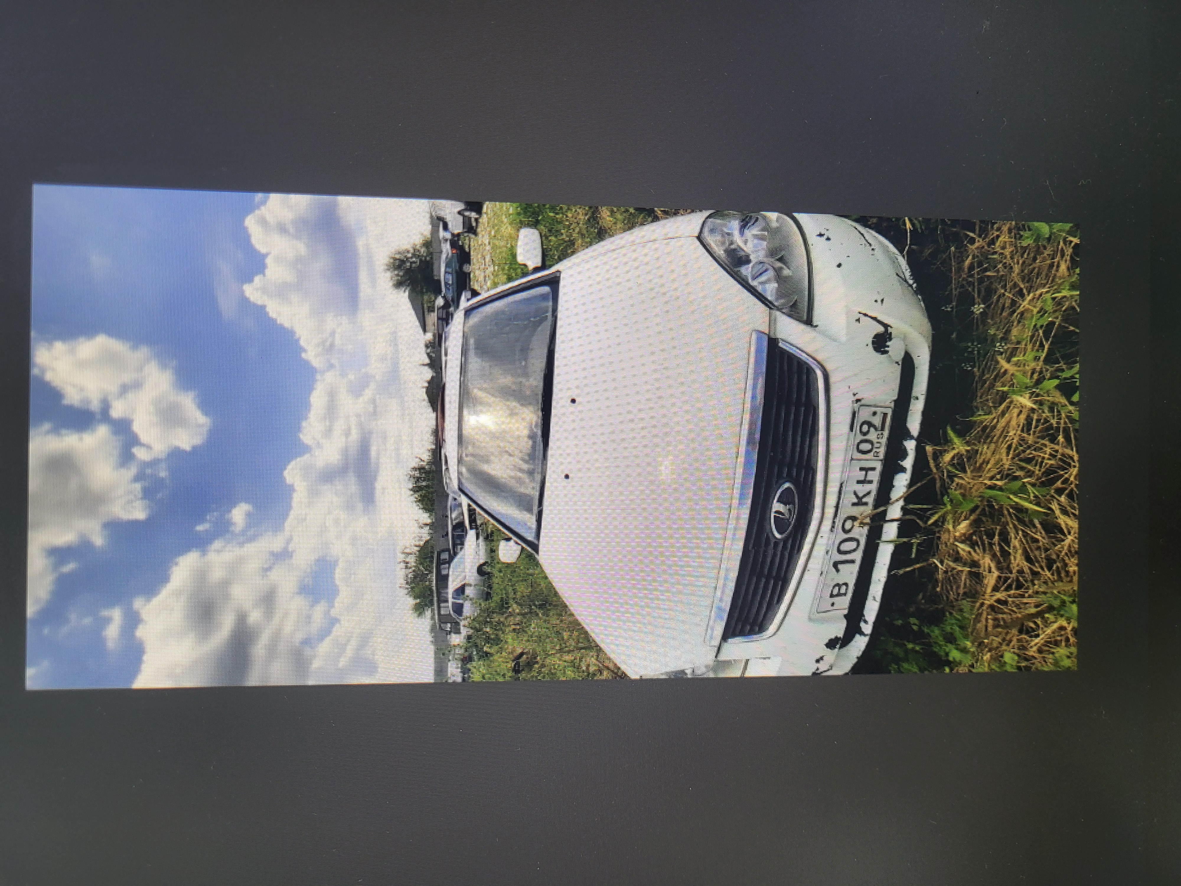 Автомобиль Lada 217230 Lada Priora с государственным регистрационным знаком В109КН 09, цвет: белый, 2011 года выпуска, идентификационный номер (VIN): XTA217230В0166573. Ключи и документы отсутствуют.