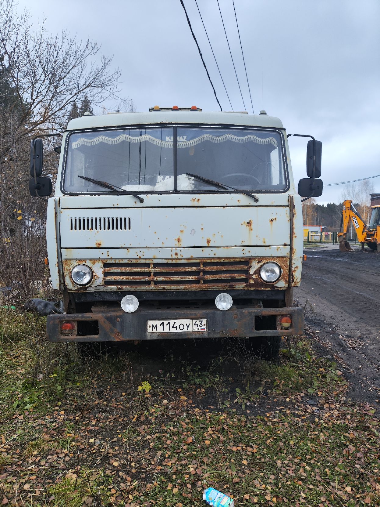 Грузовой автомобиль КАМАЗ 53212, 1996 г.в., г/н: М114ОУ43; цвет: светло-дымчатый; VIN: XTC532120T1092256.