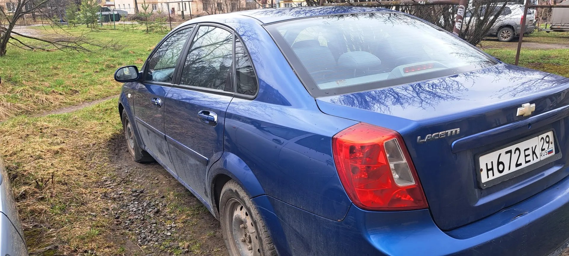 Транспортное средство Chevrolet Lacetti, 2008 года выпуска, цвет - синий, VIN KL1NF196J8K311145, государственный номер H672EK29. Состояние ТС: акуммулятор разряжен, передние колеса спущены.